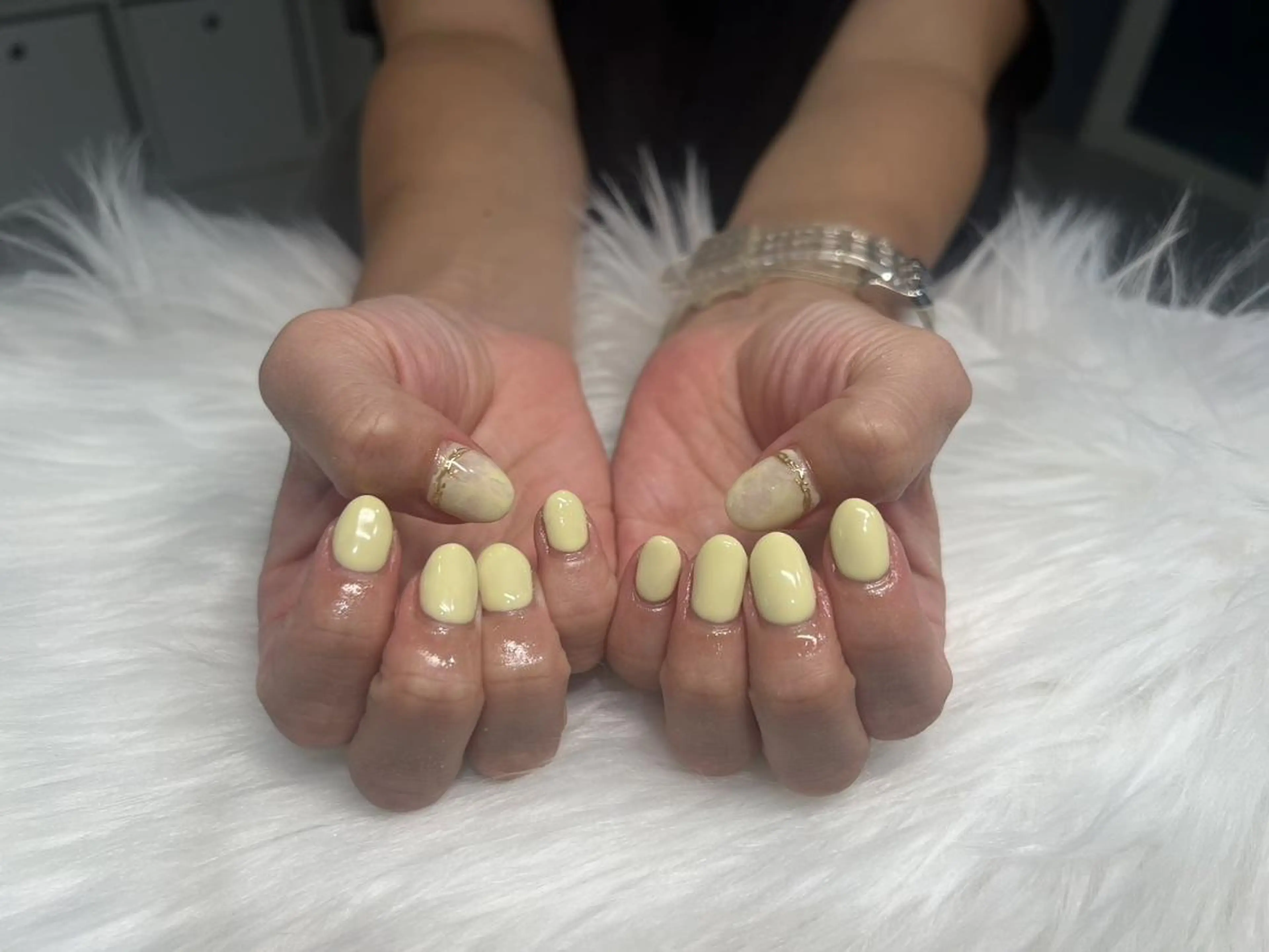 ネイル ゴールド ミラーネイル 黄色 Nail Salon Lindaのネイルデザイン