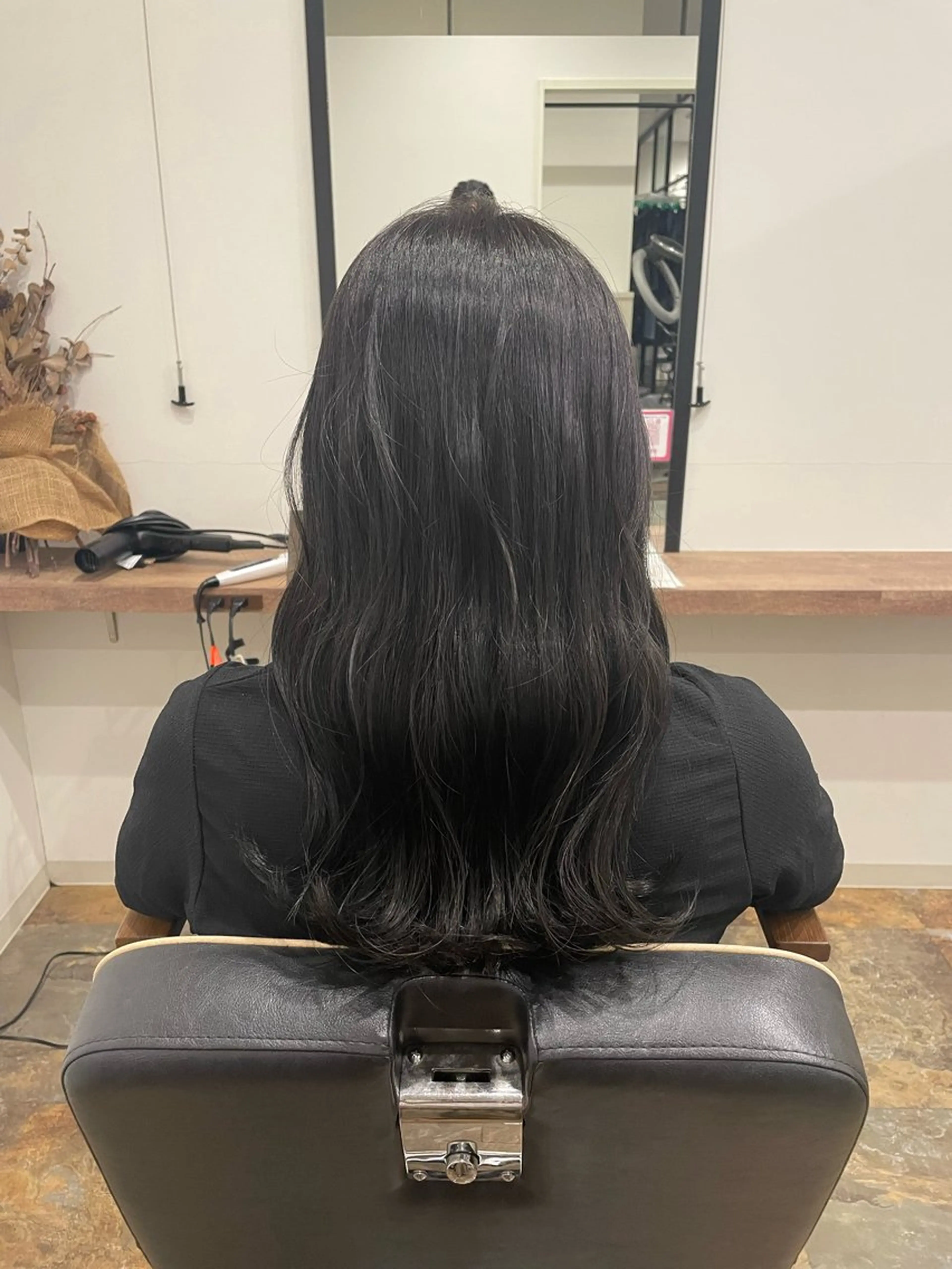 ロング アッシュ ヘアカラー CHESS所属・星 優南のヘアスタイル