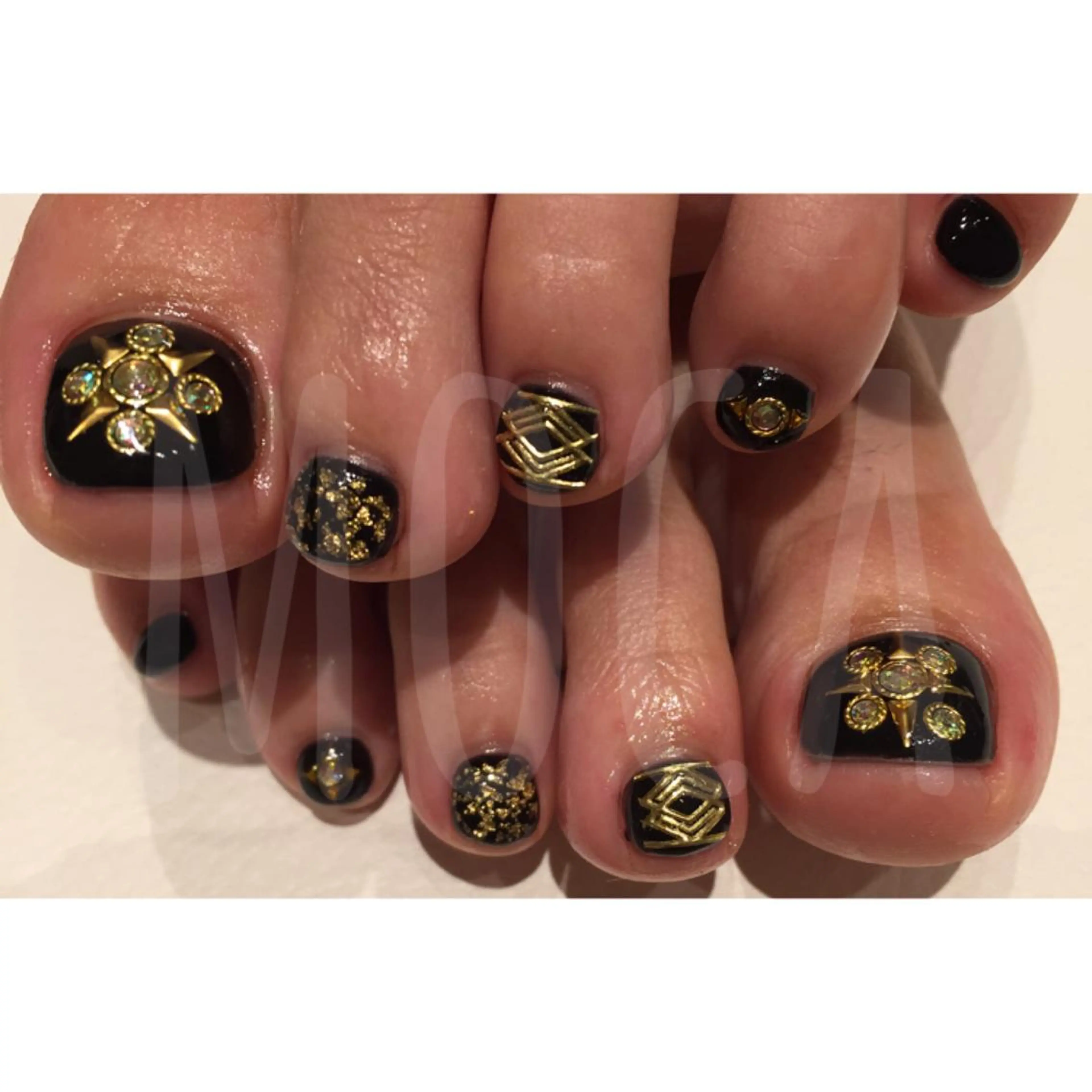 ネイル ゴールド gotoday新宿店所属・鈴木 ゆいのネイルデザイン