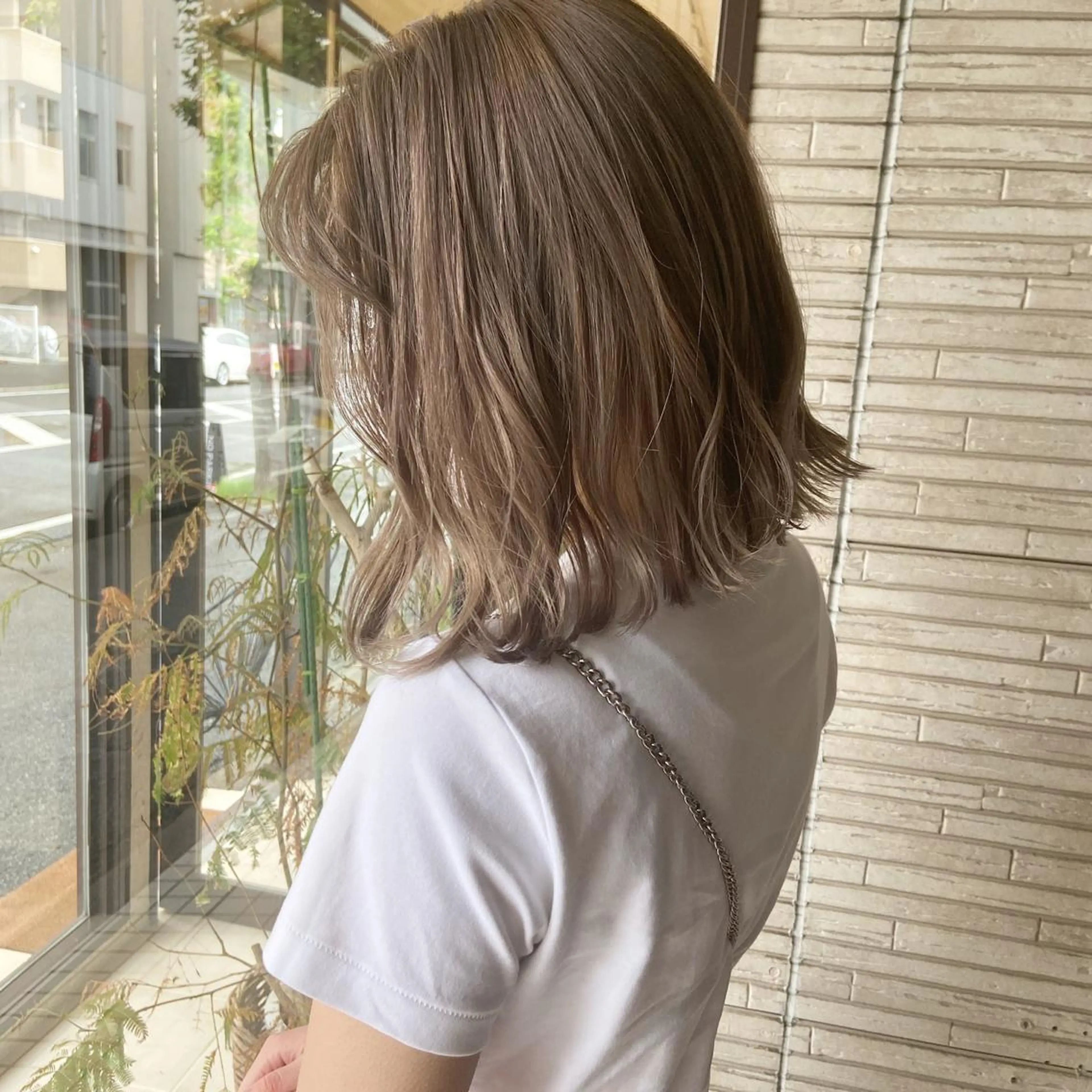 ミディアム アッシュ 小玉 杏華のヘアスタイル