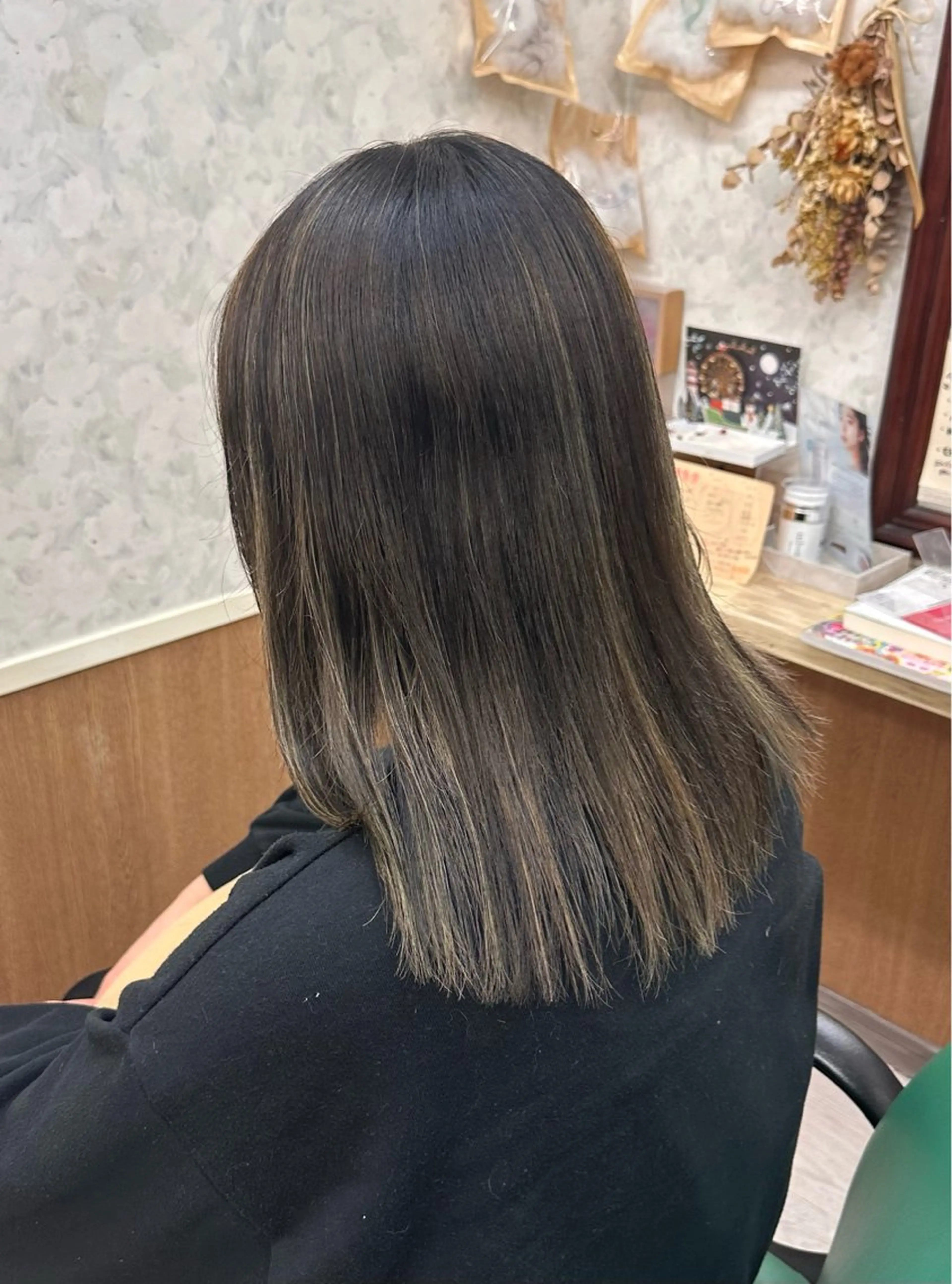 セミロング カラー 髪質改善のプロ✨りな さんのヘアスタイル