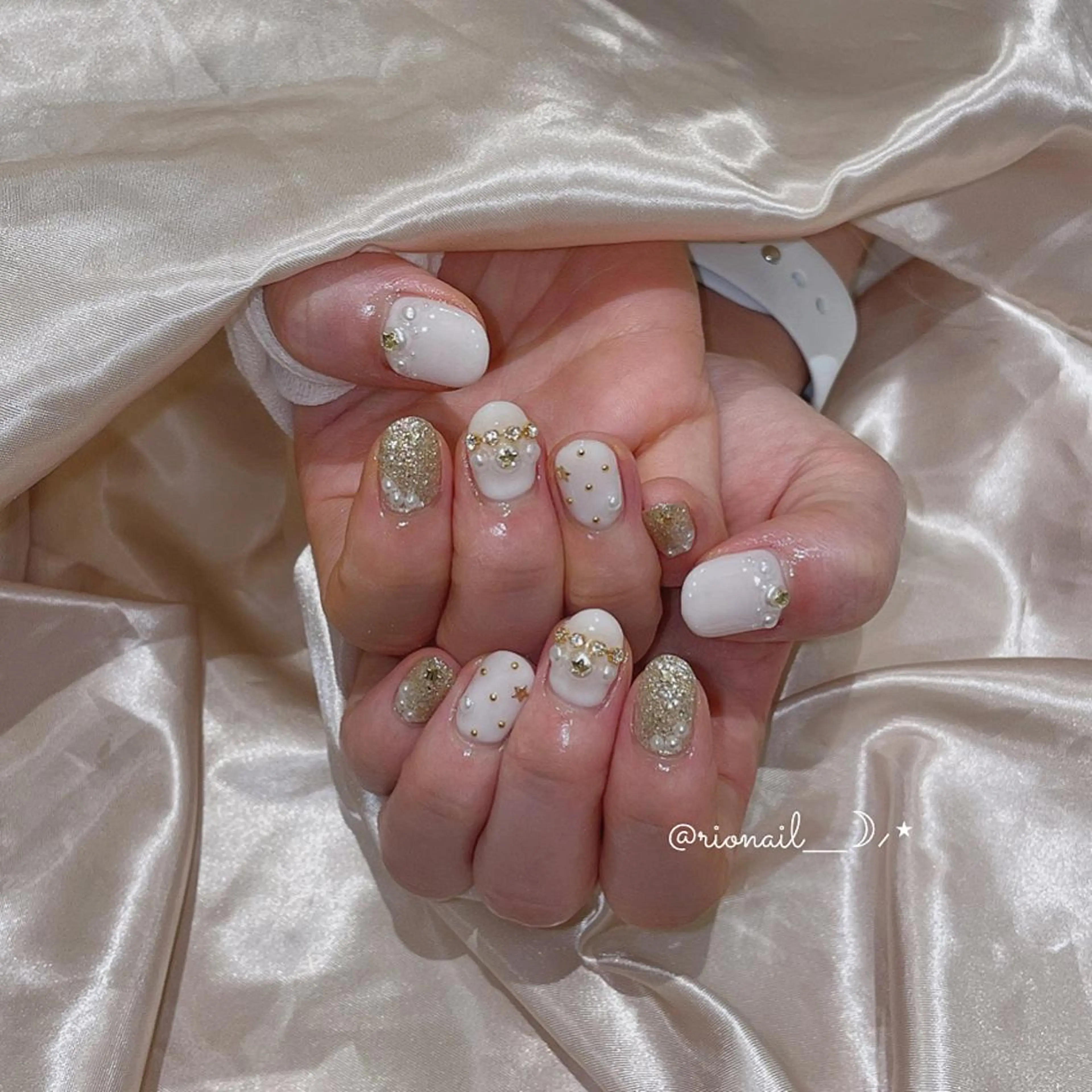 ネイル アートネイル ハンドネイル 𝘙𝘪𝘰𝘯𝘢 ...🕯🤍のネイルデザイン