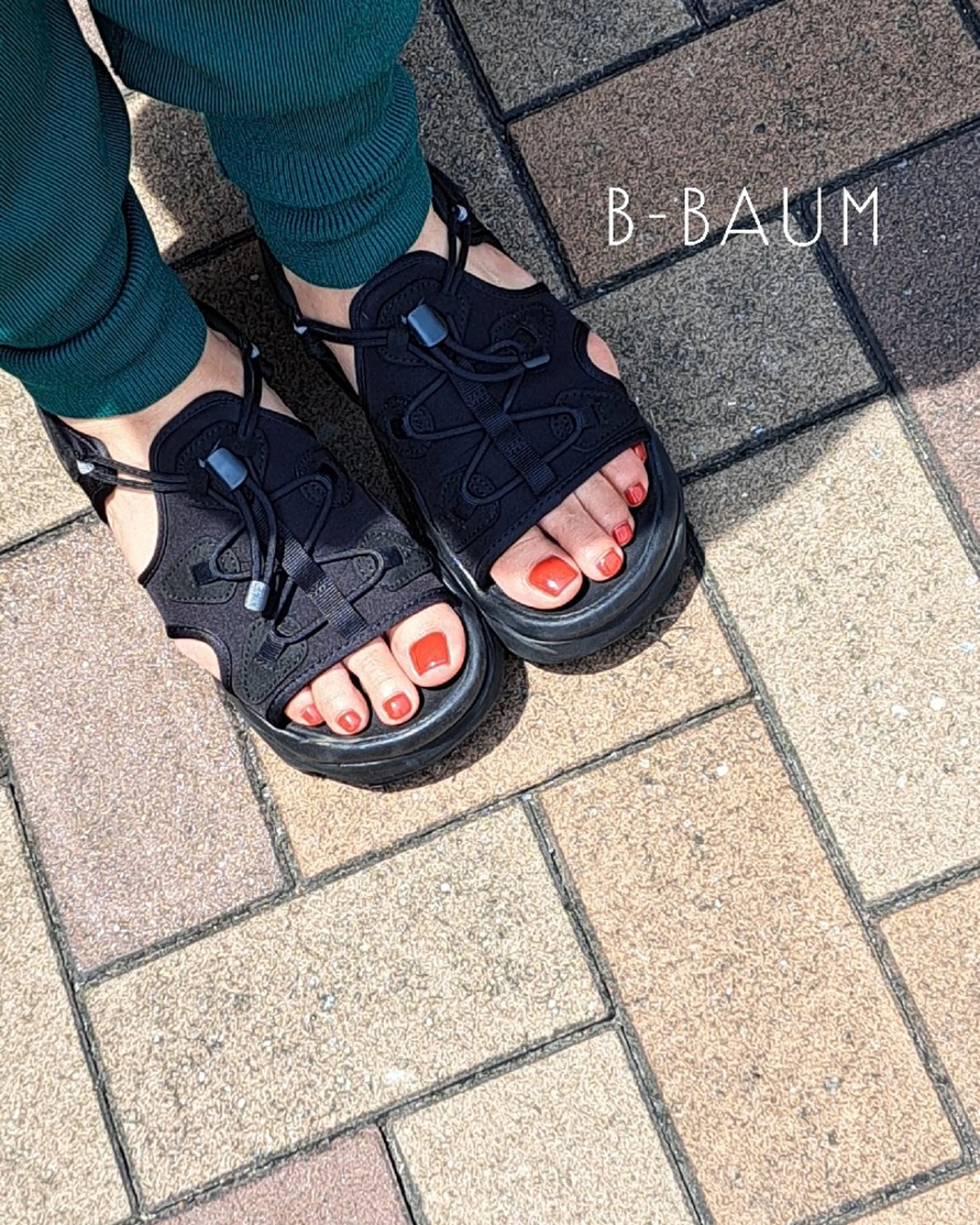 ネイル フットネイル 赤色 フットネイル B-BAUM  nailsalon のネイルデザイン