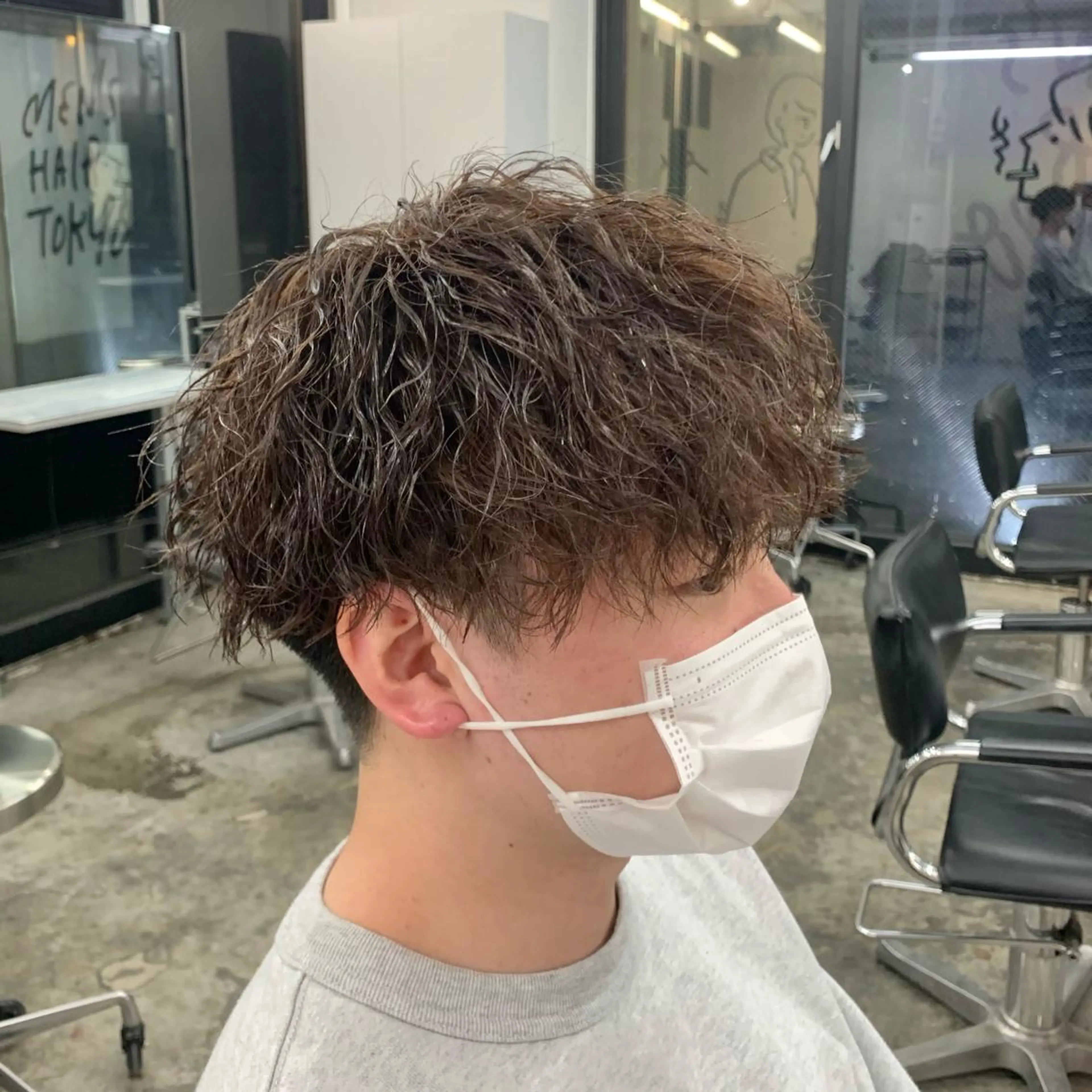 ショート カラー パーマ メンズ メンズブリーチ マッシュ ブリーチ 透明感カラー ブリーチなしカラー カット ヘアカラー パーマ メンズ特化美容師/ 藤戸 椋のヘアスタイル