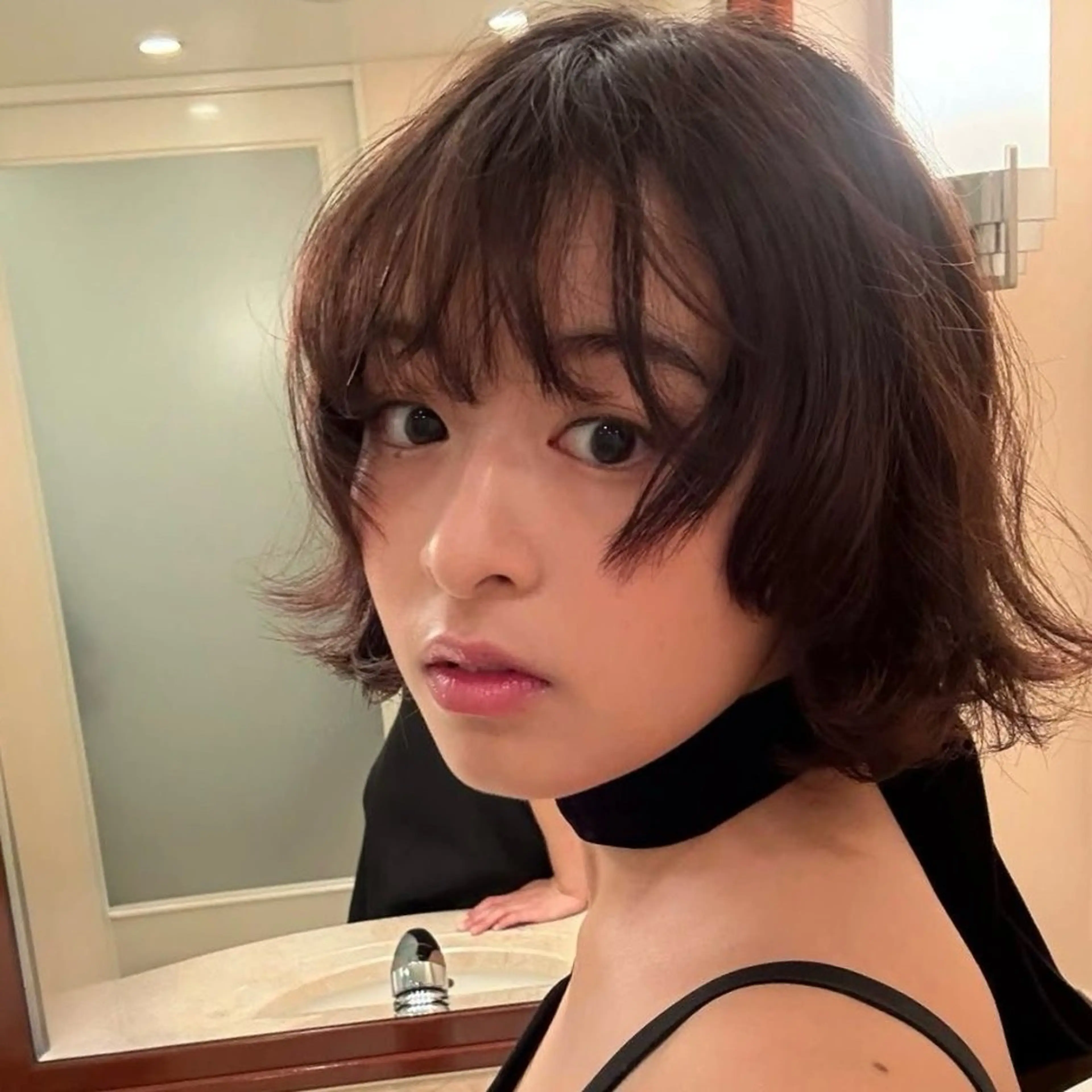 ショート カラー パーマ 透明感カラー 顔まわりレイヤー 顔周りカット ハッシュカット レイヤーカット カット パーマ トリートメント nonoka オリーブ/グレージュのヘアスタイル