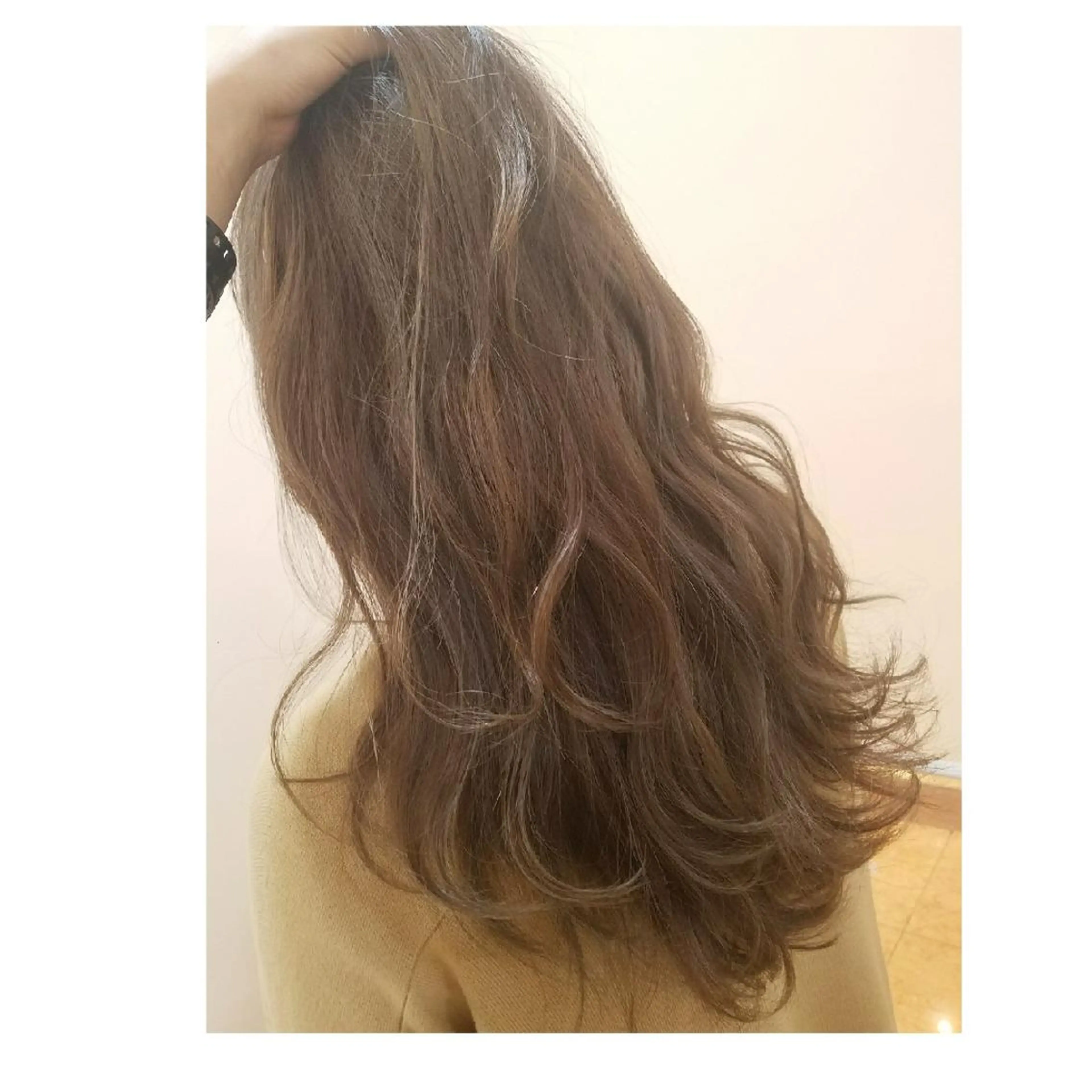 ロング カラー フォギーグレージュ グレージュ ハイライトカラー ハイライト ヘアカラー EMANON名古屋所属・美谷添（ミヤゾエ） まどか大人ヘアサロンのヘアスタイル