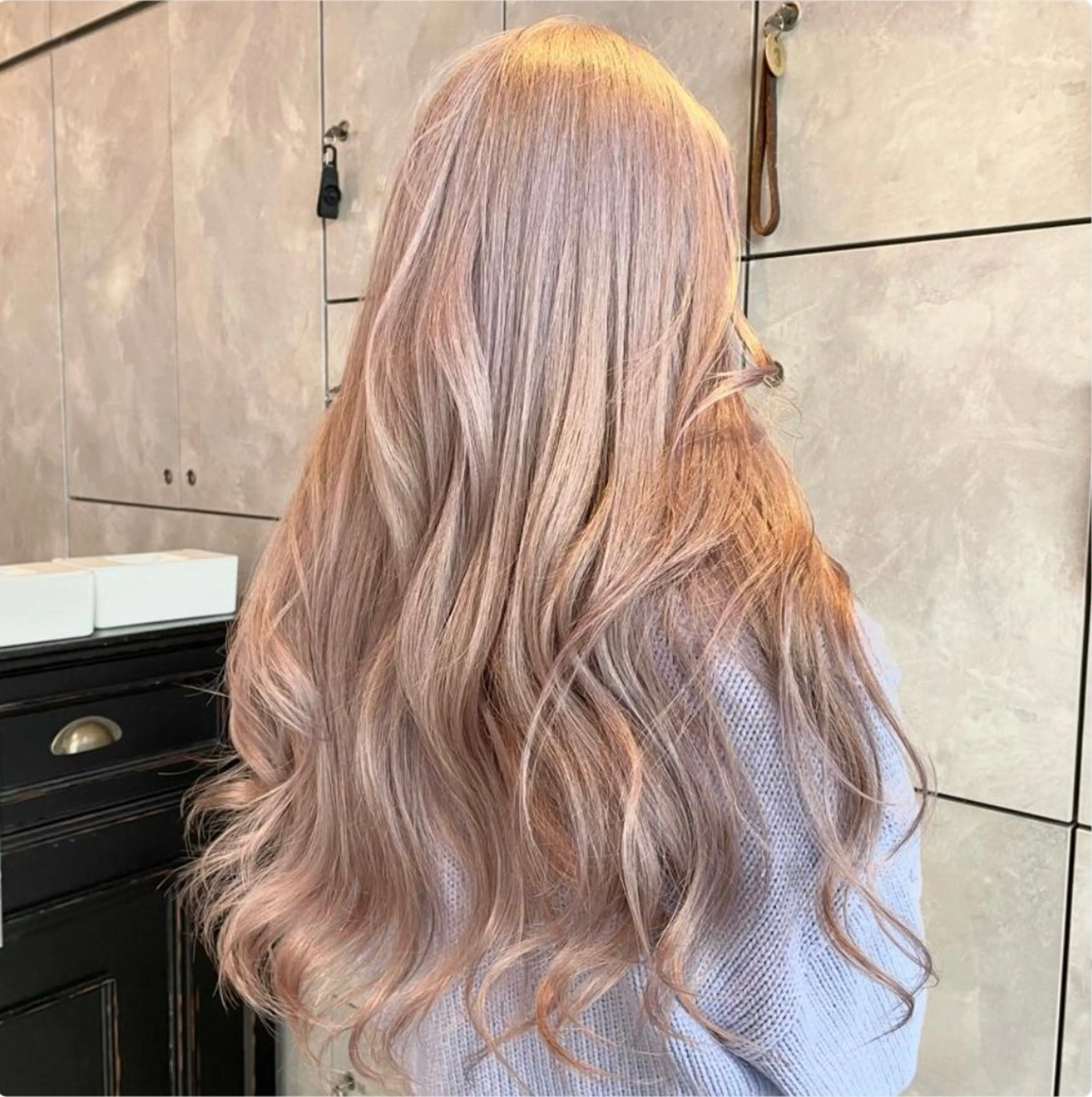 セミロング カラー ヘアアレンジ ヘアカラー 🌹TikTok４万 ﾌｫﾛﾜｰ🌹AKIのヘアスタイル