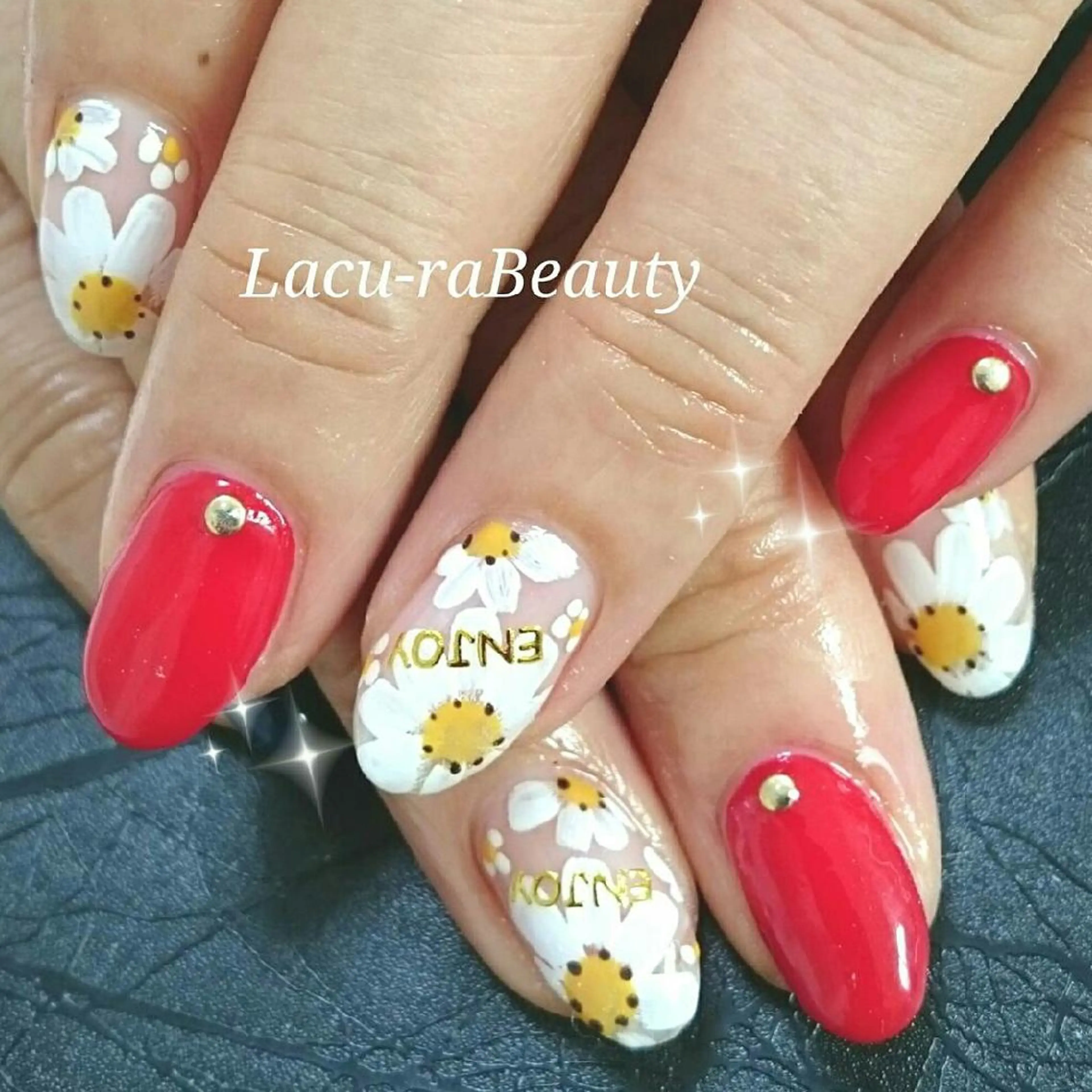 ネイル 小顔と腸の専門店 ラクーラビューティのエステ・リラクイメージ