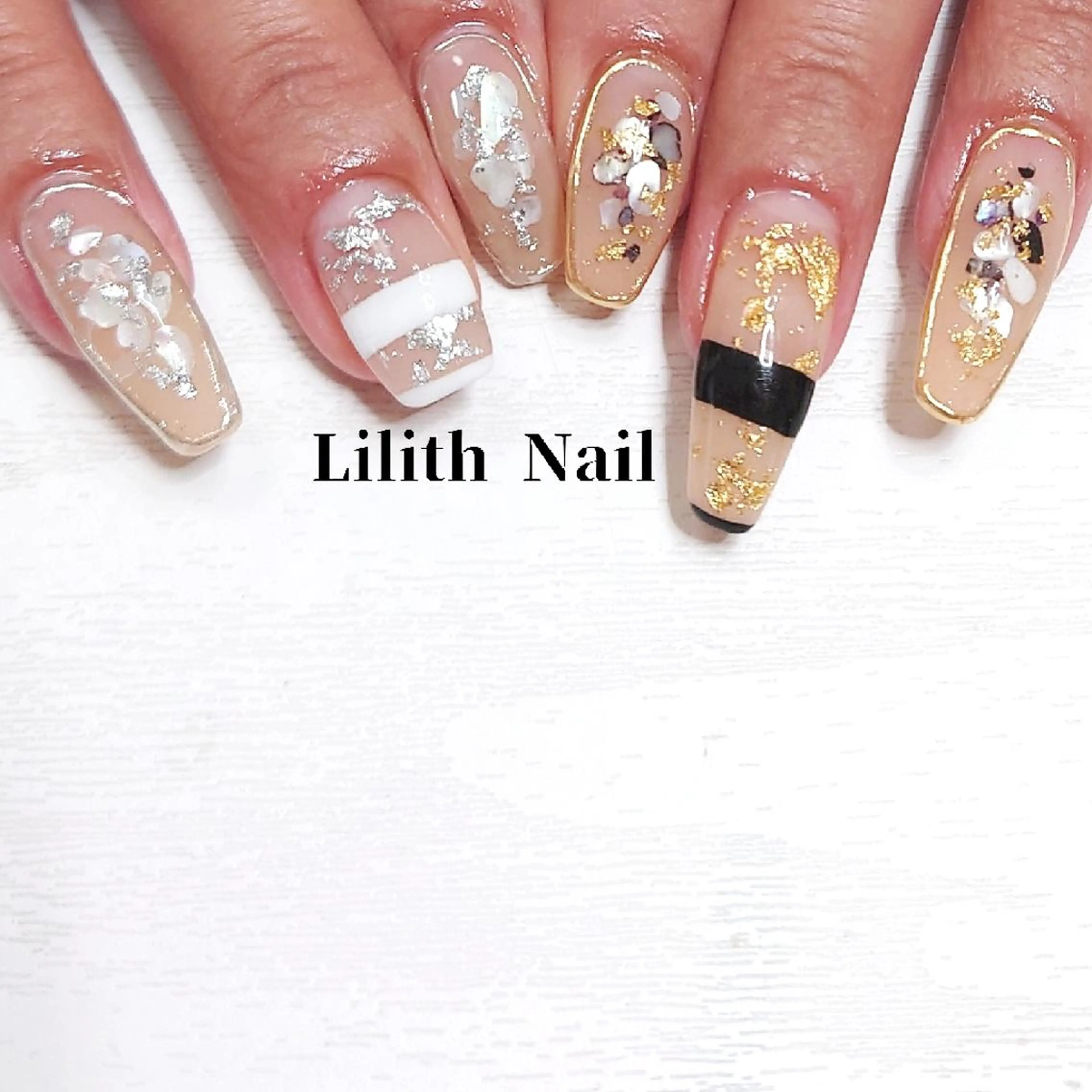ネイル クリアネイル ゴージャス ハンドネイル Lilith Nailのネイルデザイン
