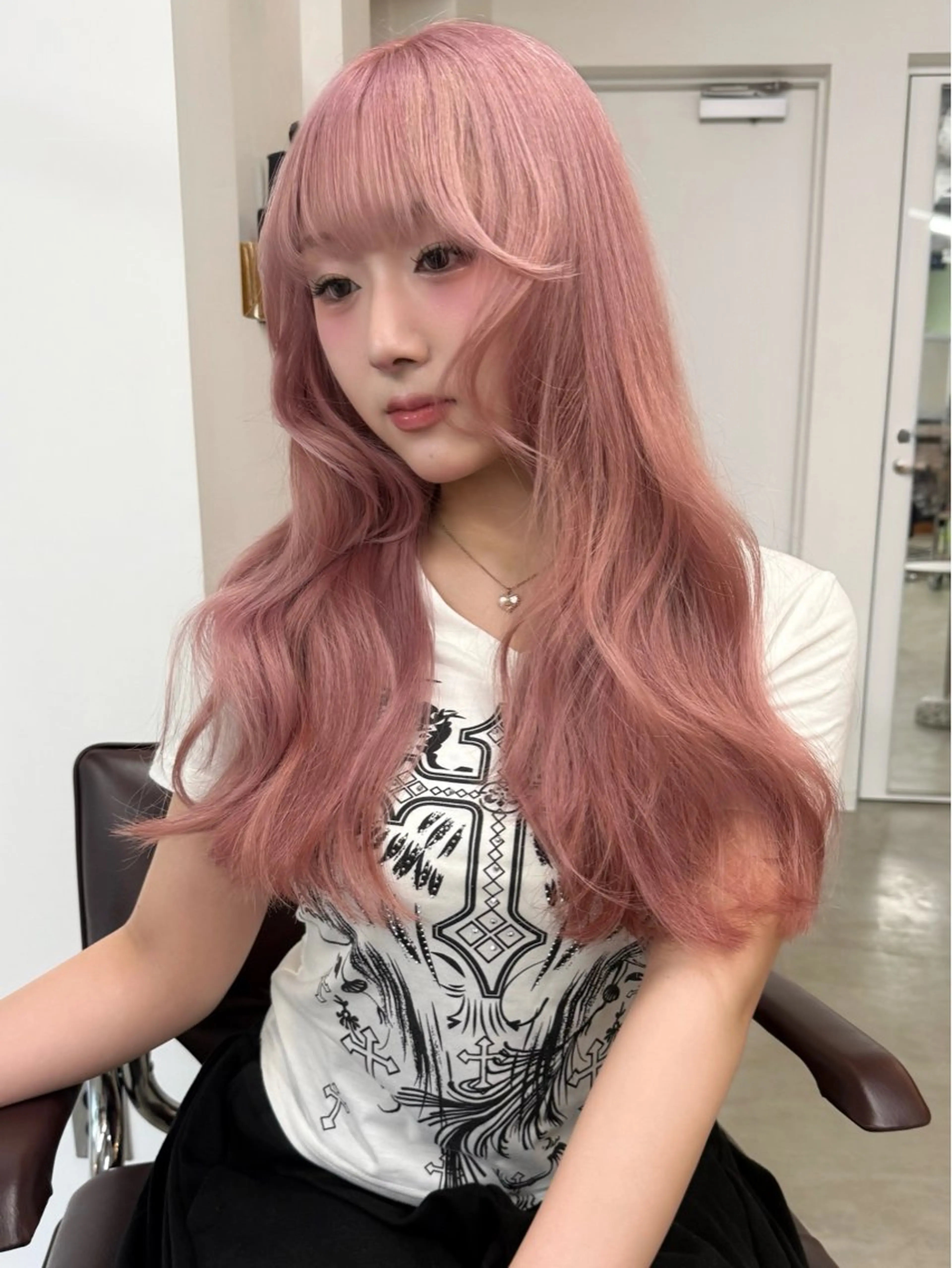 ホワイトピンク🎀ケアダブルカラー（ケアブリーチ込）＋トリートメントの写真