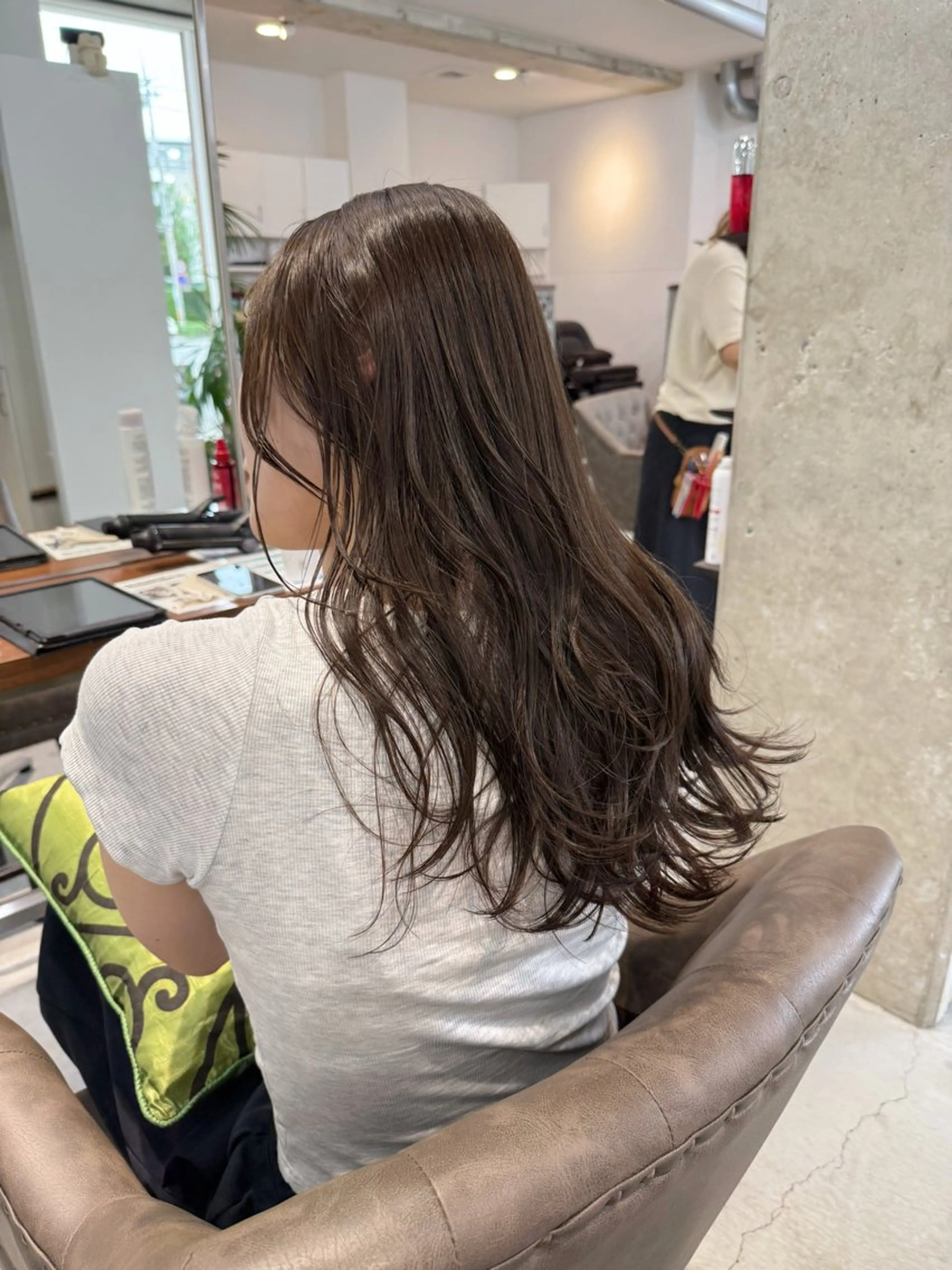 ロング カラー 透明感カラー カット ヘアカラー トリートメント カイリ /レイヤーカットのヘアスタイル