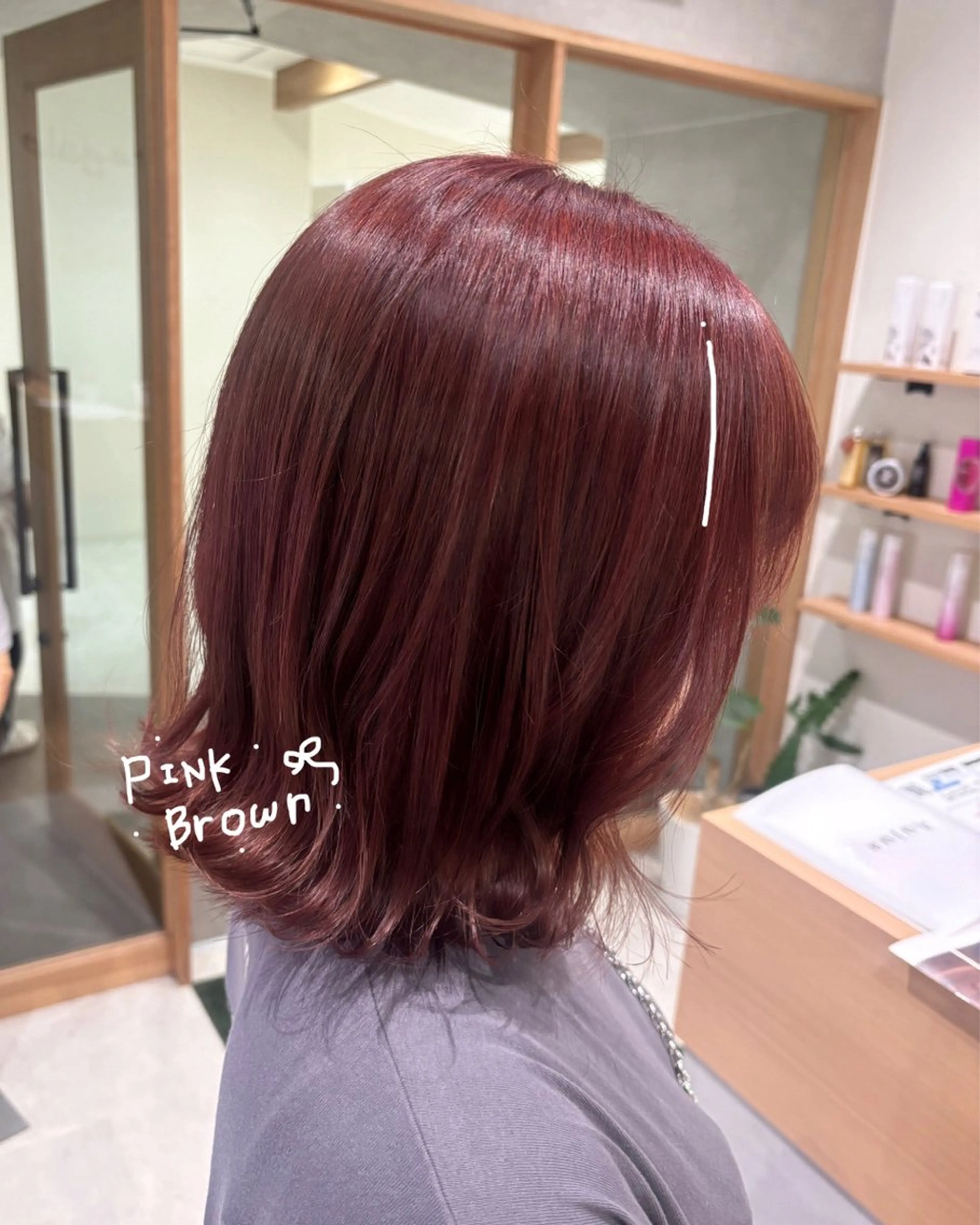 ショート カラー ブラウンカラー ピンクカラー ピンクブラウン ボブ 外ハネヘア カット ヘアカラー regalo Acari🍎のヘアスタイル