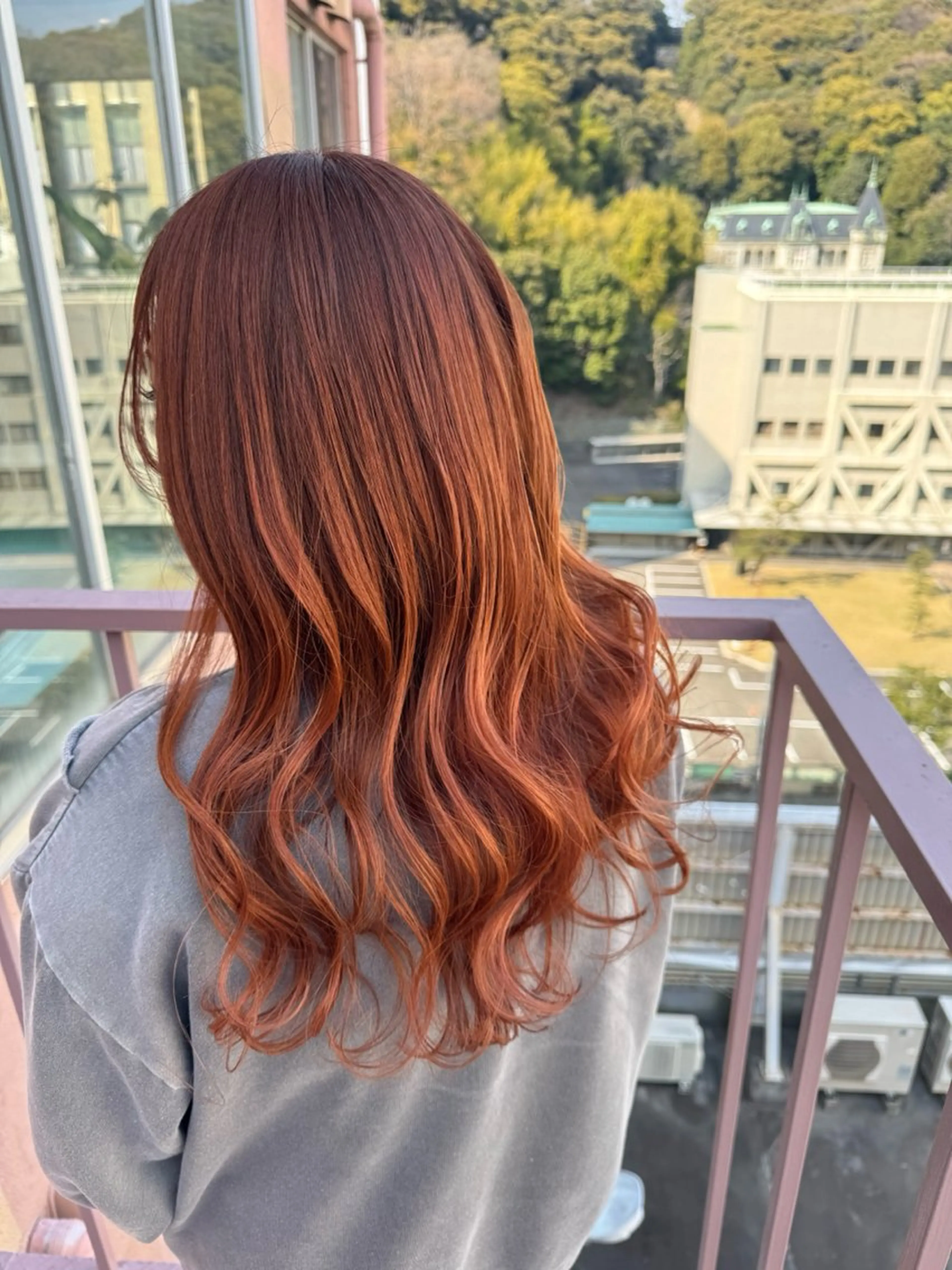 ロング カラー オレンジ カット ヘアカラー トリートメント Viage （ビアージュ）のヘアスタイル