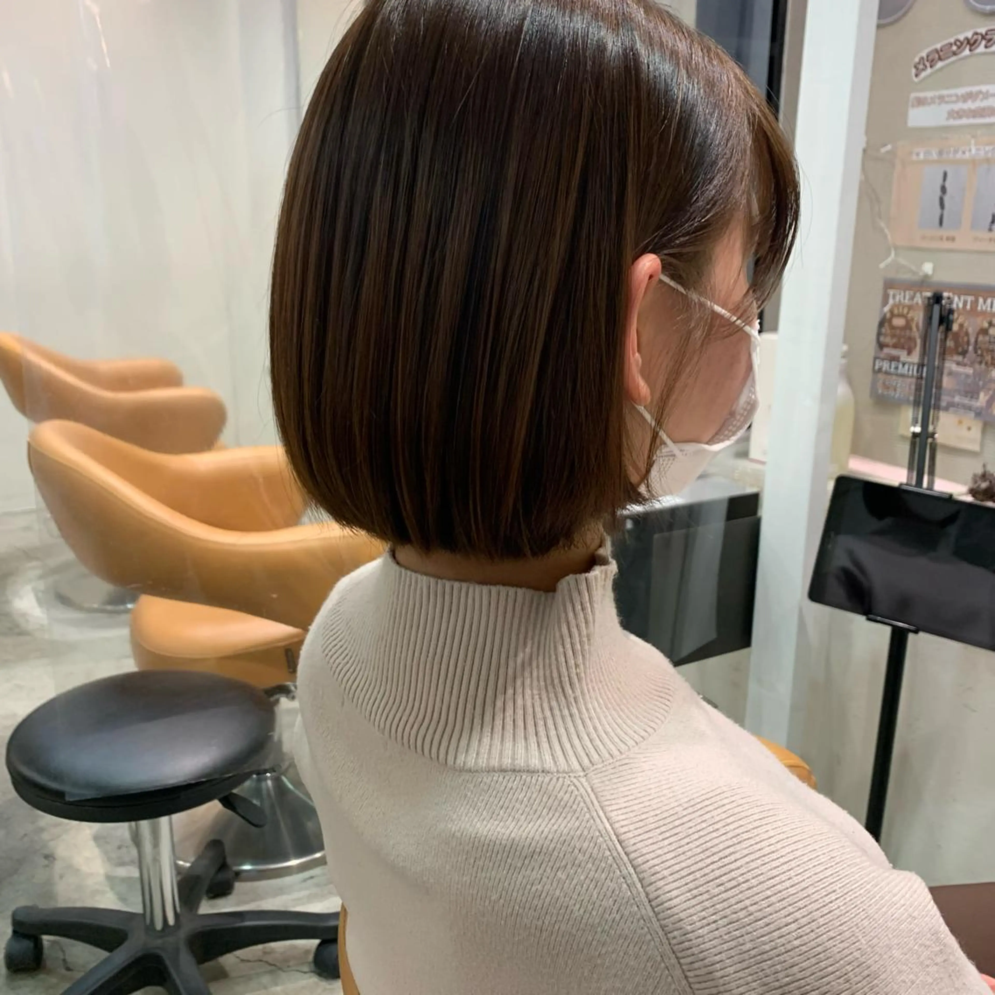 ショート ボブ カット 岩井 愛生のヘアスタイル