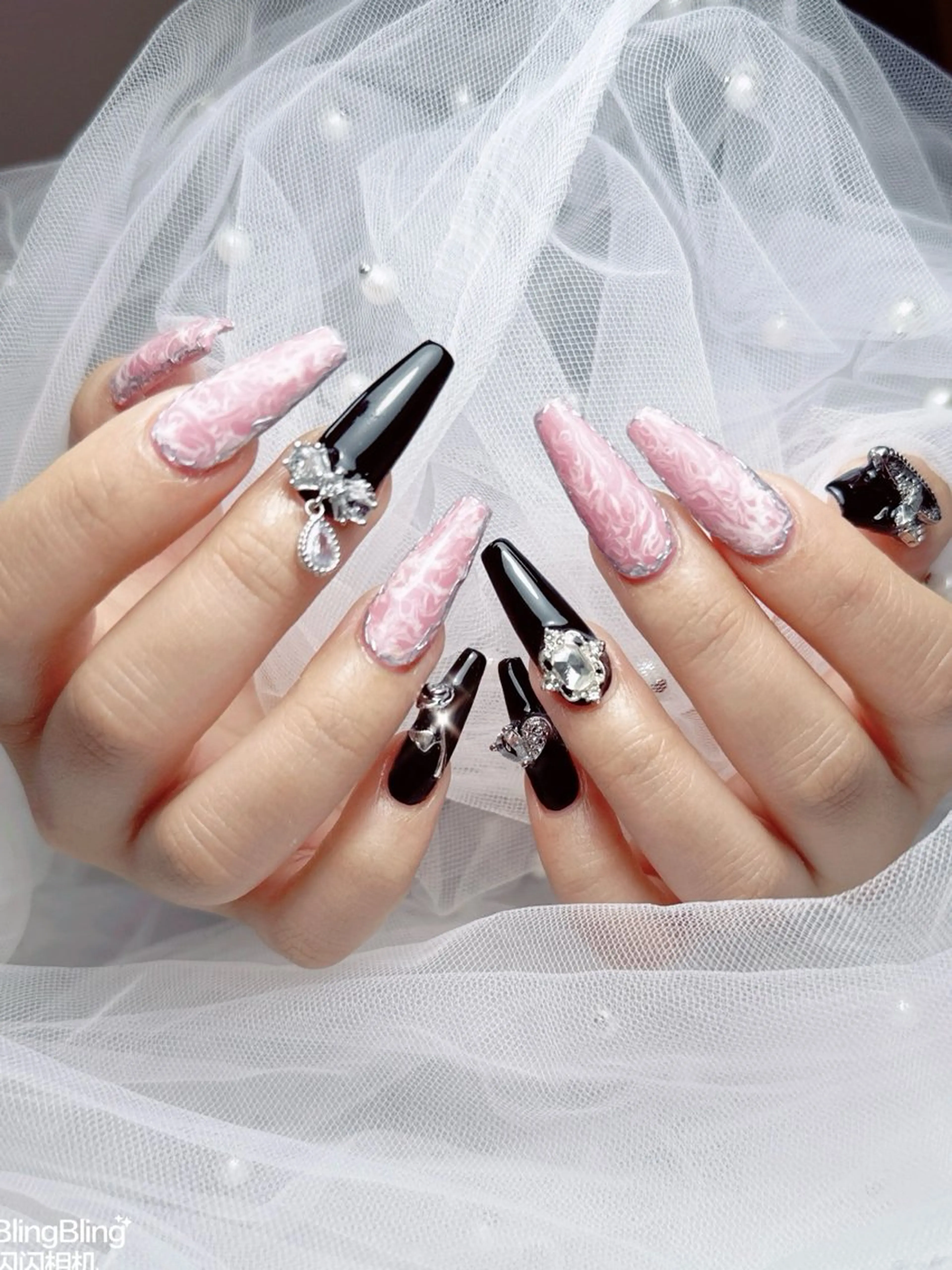 ネイル ハンドネイル チョウ チョウのネイルデザイン