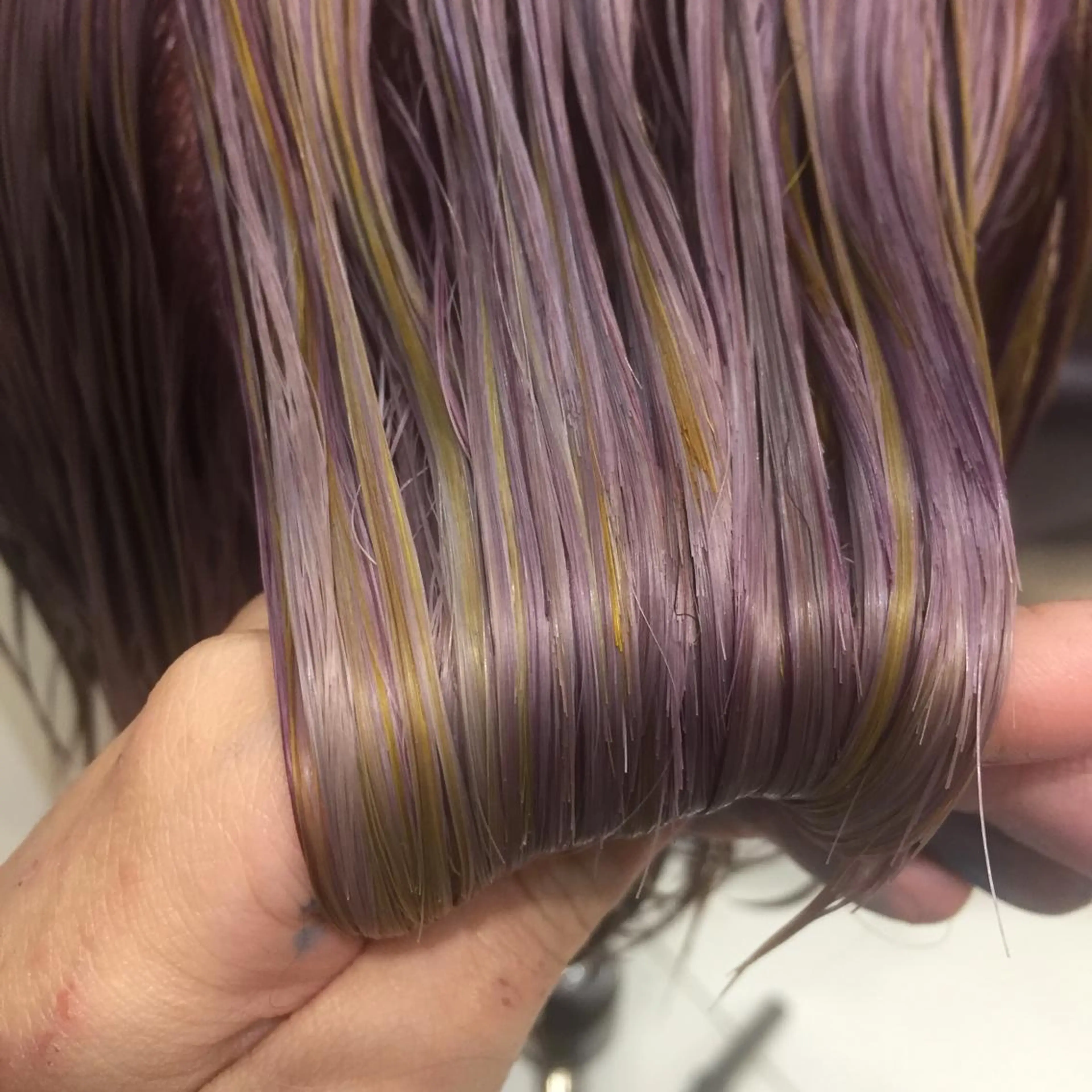 カラー ハイライトカラー ピンクカラー バイオレットカラー イエローカラー 黒田瀬奈/ボブ まろやかベージュのヘアスタイル