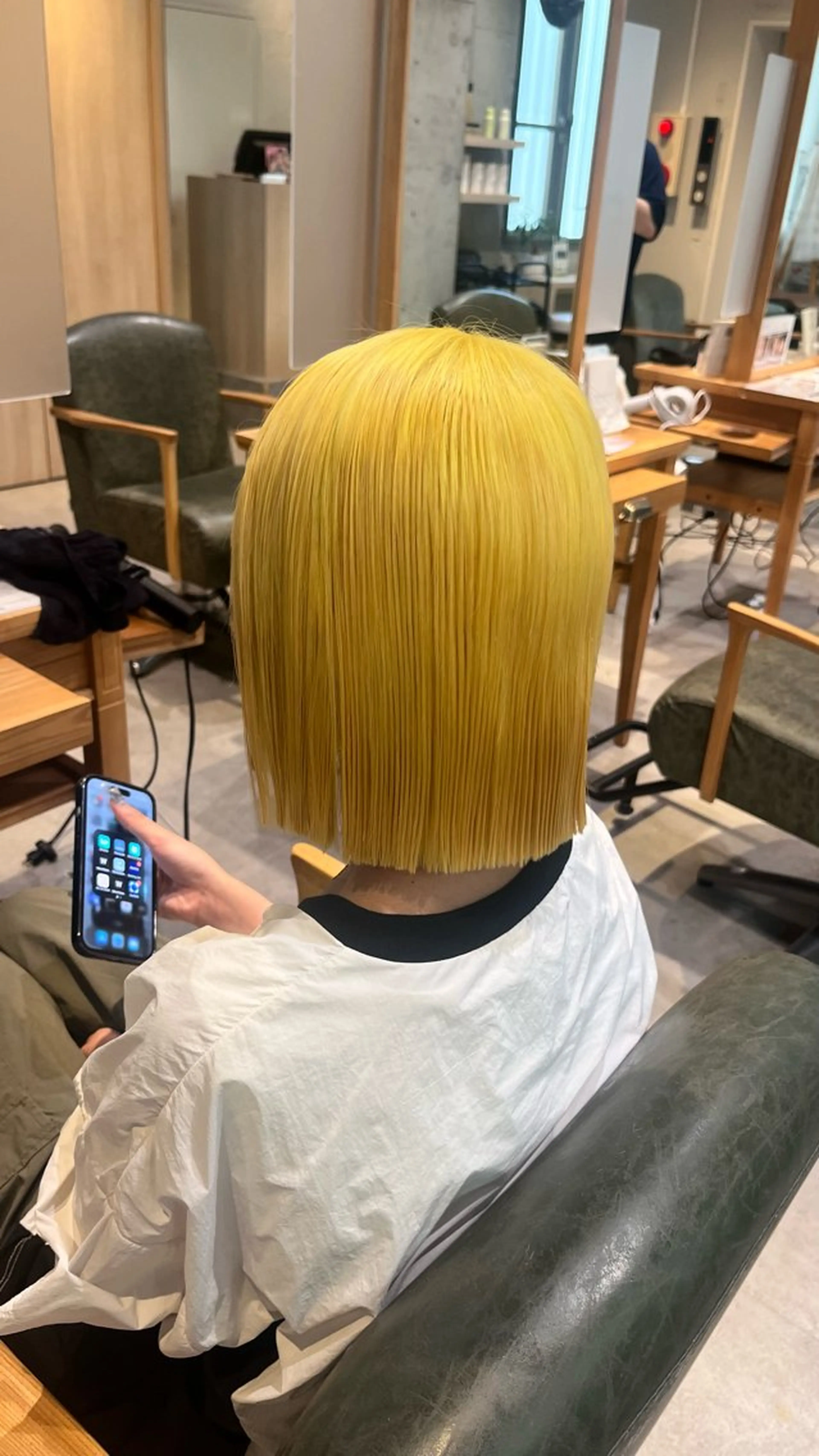 ショート カラー ブリーチ ケアブリーチ ハイトーンカラー イエローカラー ヘアカラー 𝐚𝐨𝐢🩰/ 酸性ストレートのヘアスタイル