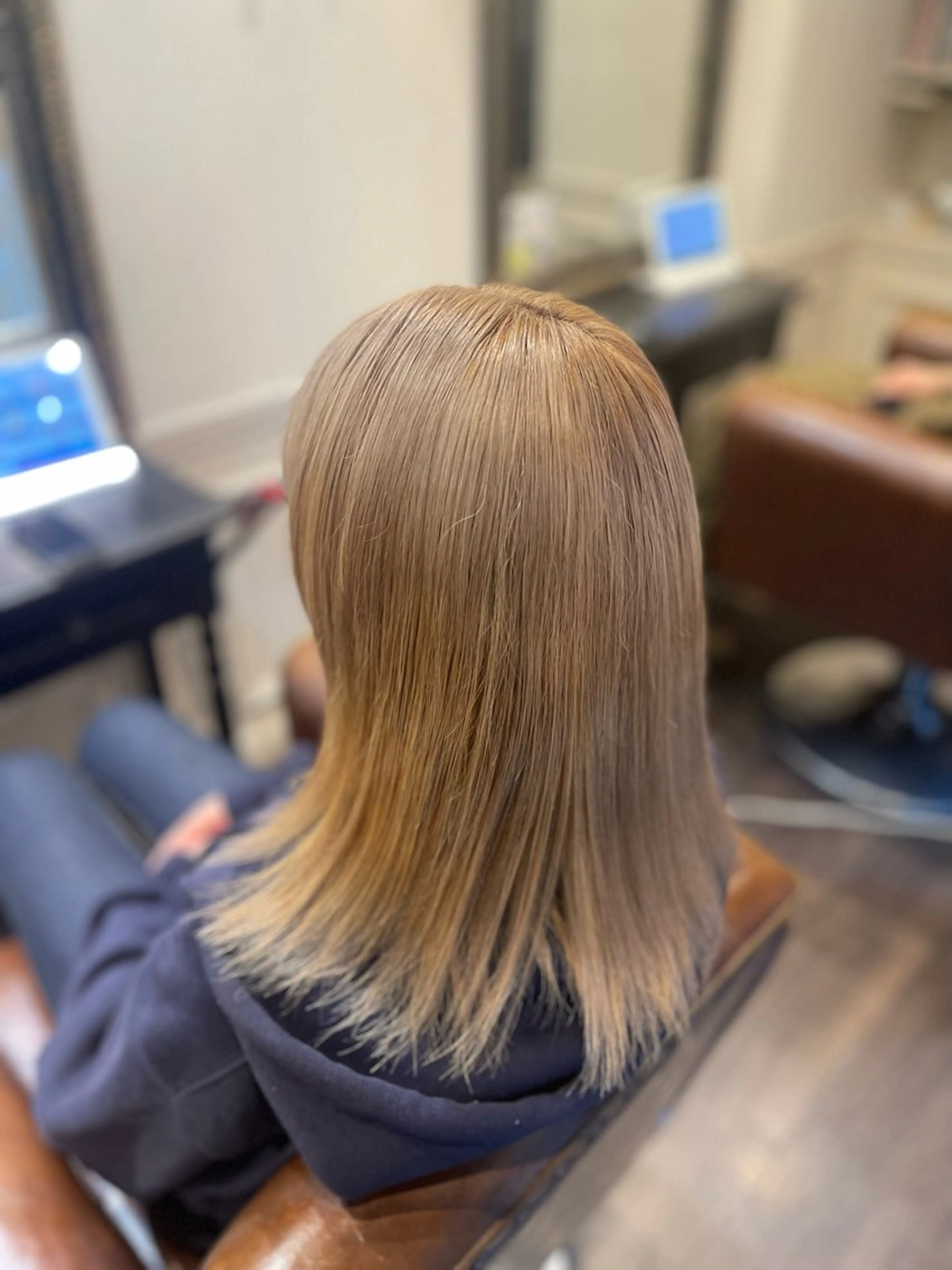 ミディアム カラー ブリーチ 中野 佑麻のヘアスタイル