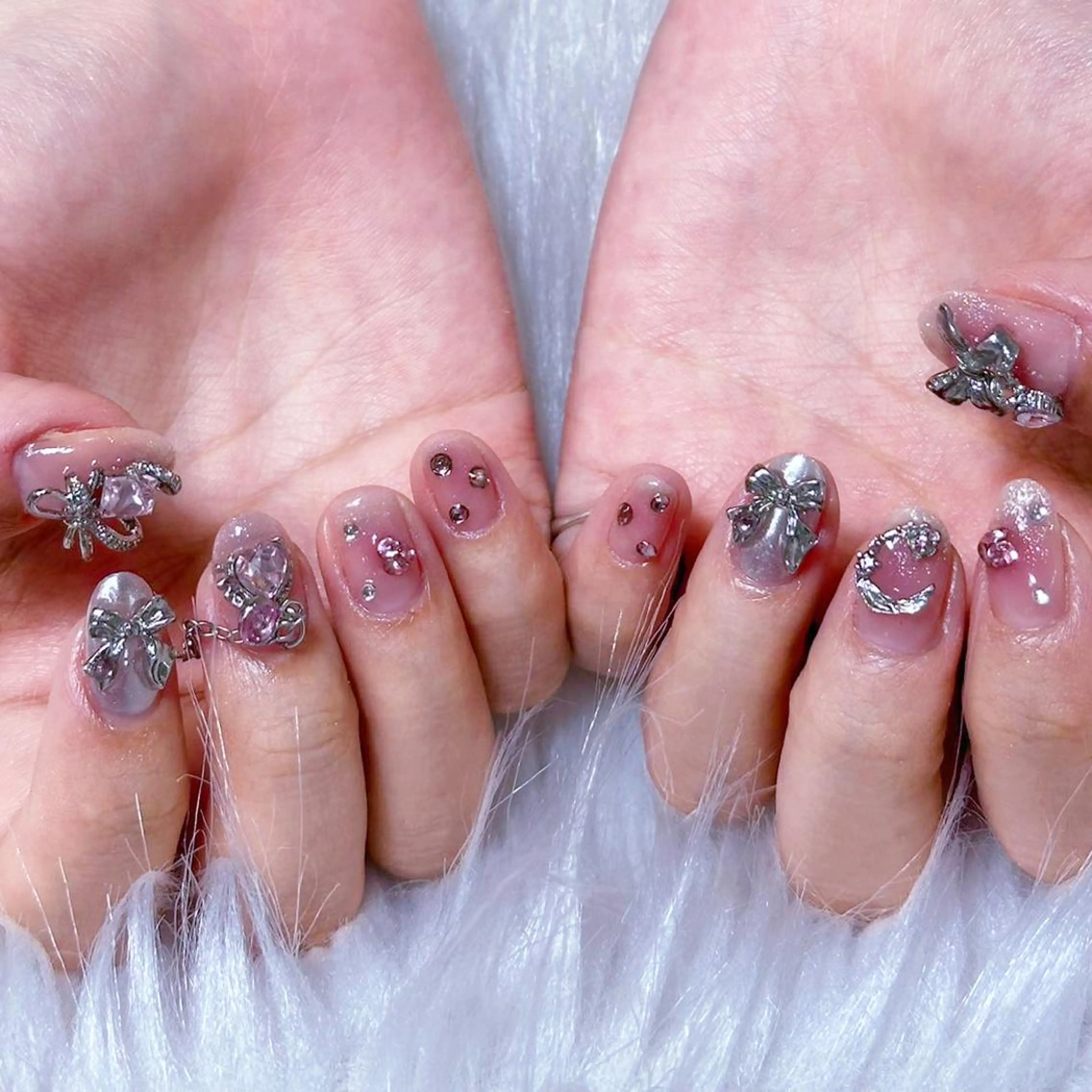 ショート 韓国風ヘア ショートヘア ハンドネイル DIAMOND Nail🥇のネイルデザイン