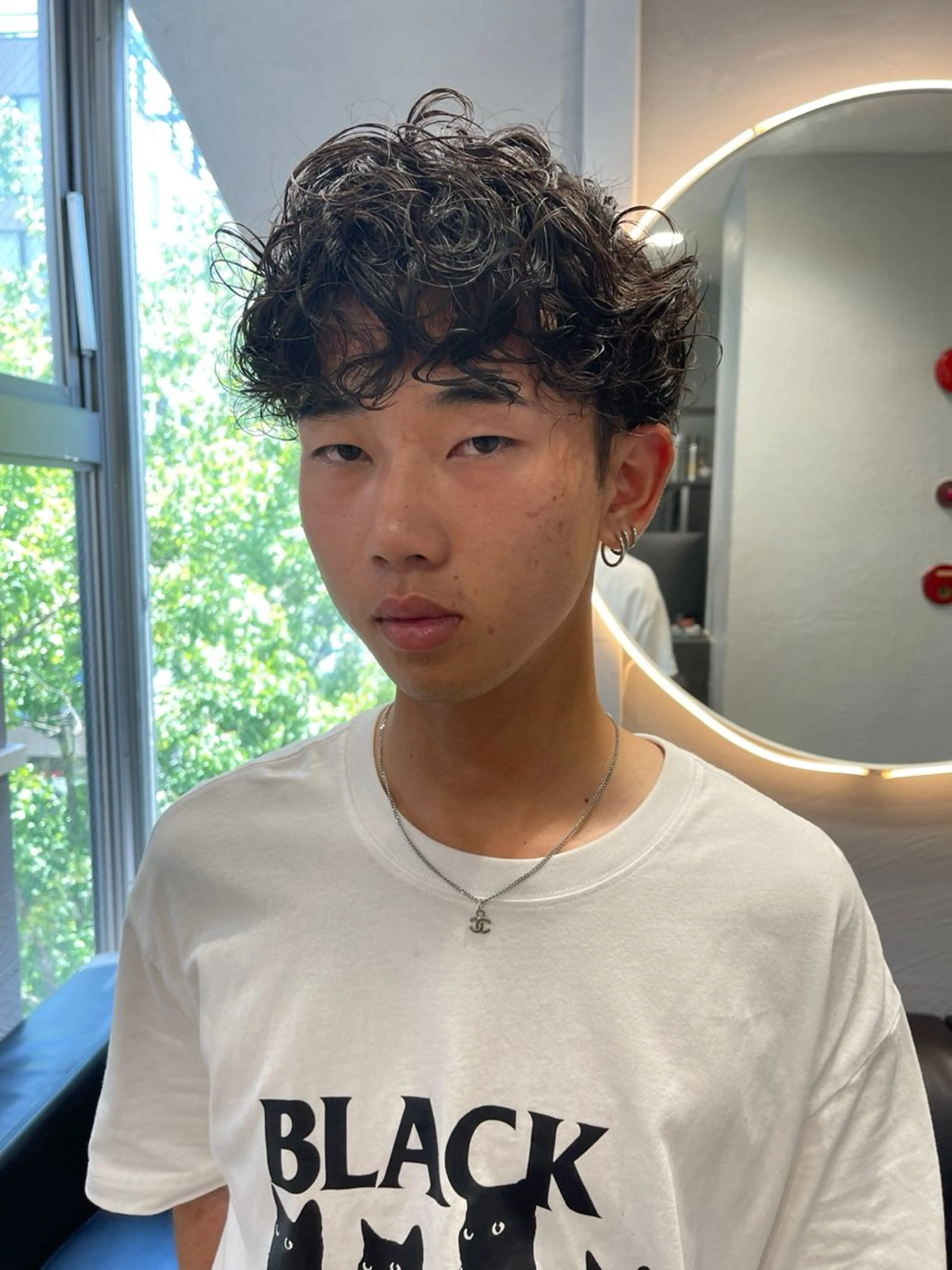 ショート カラー パーマ メンズ フェードカット マッシュウルフ マッシュ メンズパーマ スペインカール TATSUブリーチ/ ミルクティーベージュのヘアスタイル