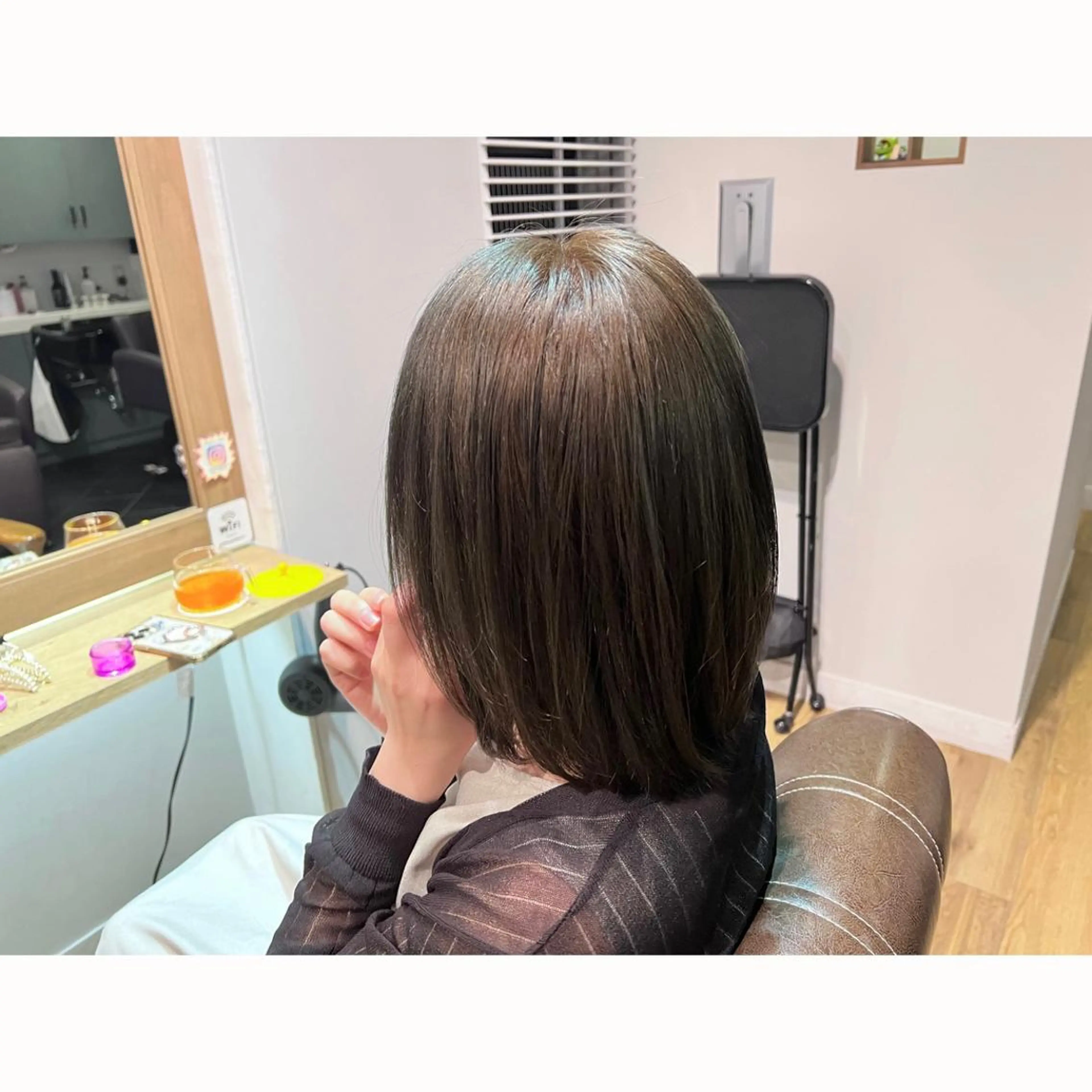 ミディアム カラー グレージュ オリーブグレージュ オリーブグレー ヘアカラー トリートメント ツキダテ ユイのヘアスタイル