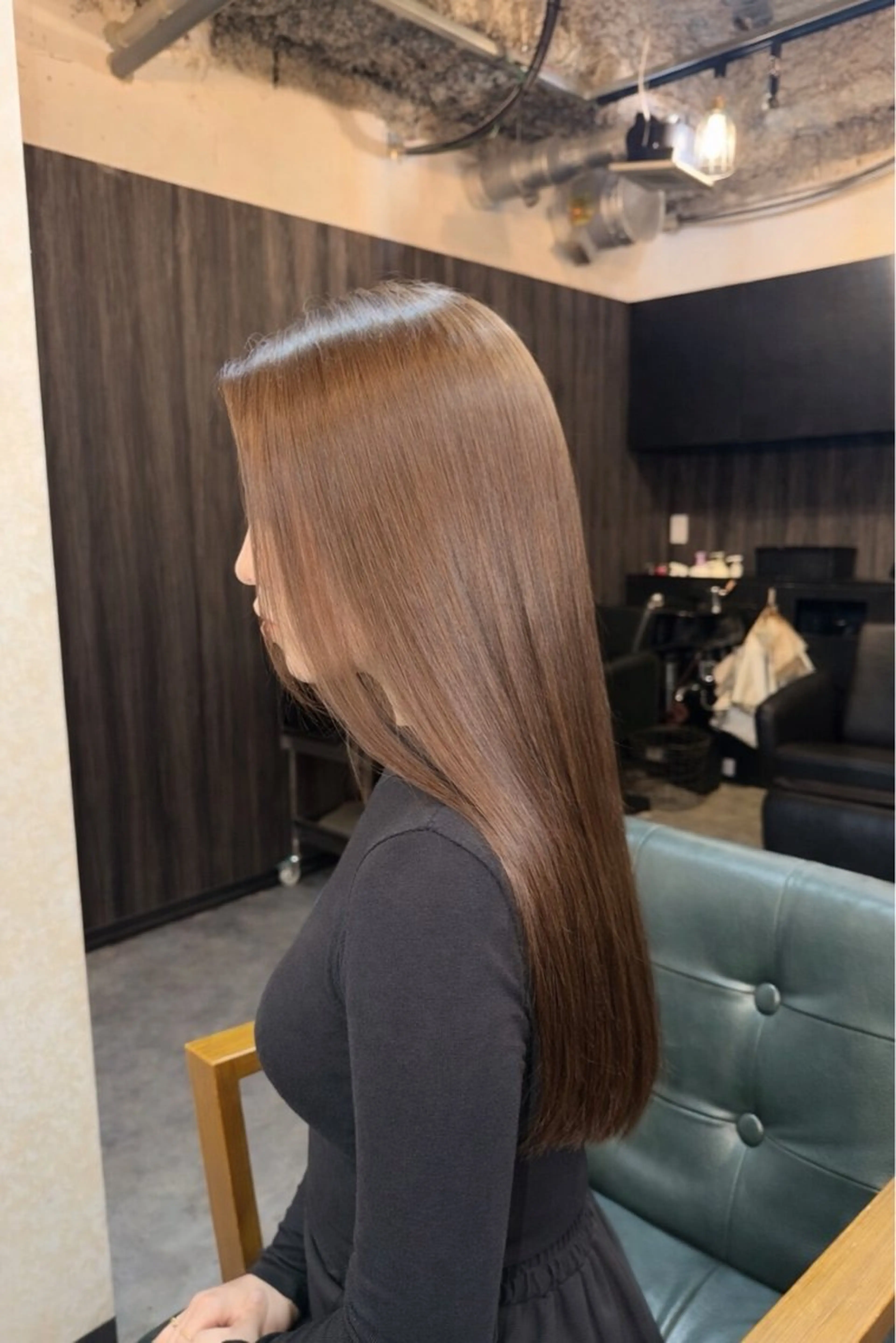 ロング カット 縮毛矯正 トリートメント ヴェチカヘア京橋所属・脱白髪染め カミタニのヘアスタイル