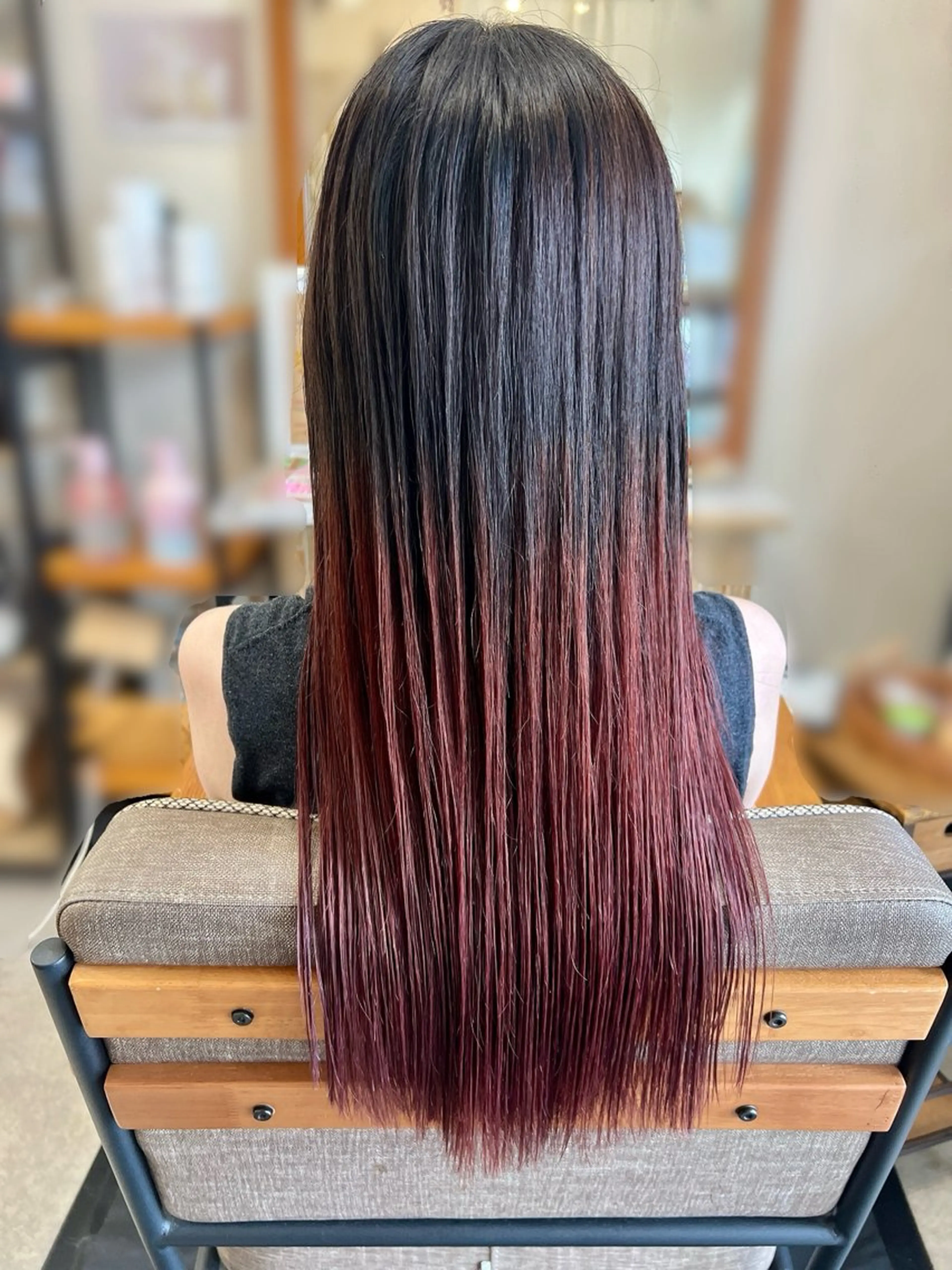 ロング カラー グラデーションカラー ピンクカラー hair works raptureのヘアスタイル