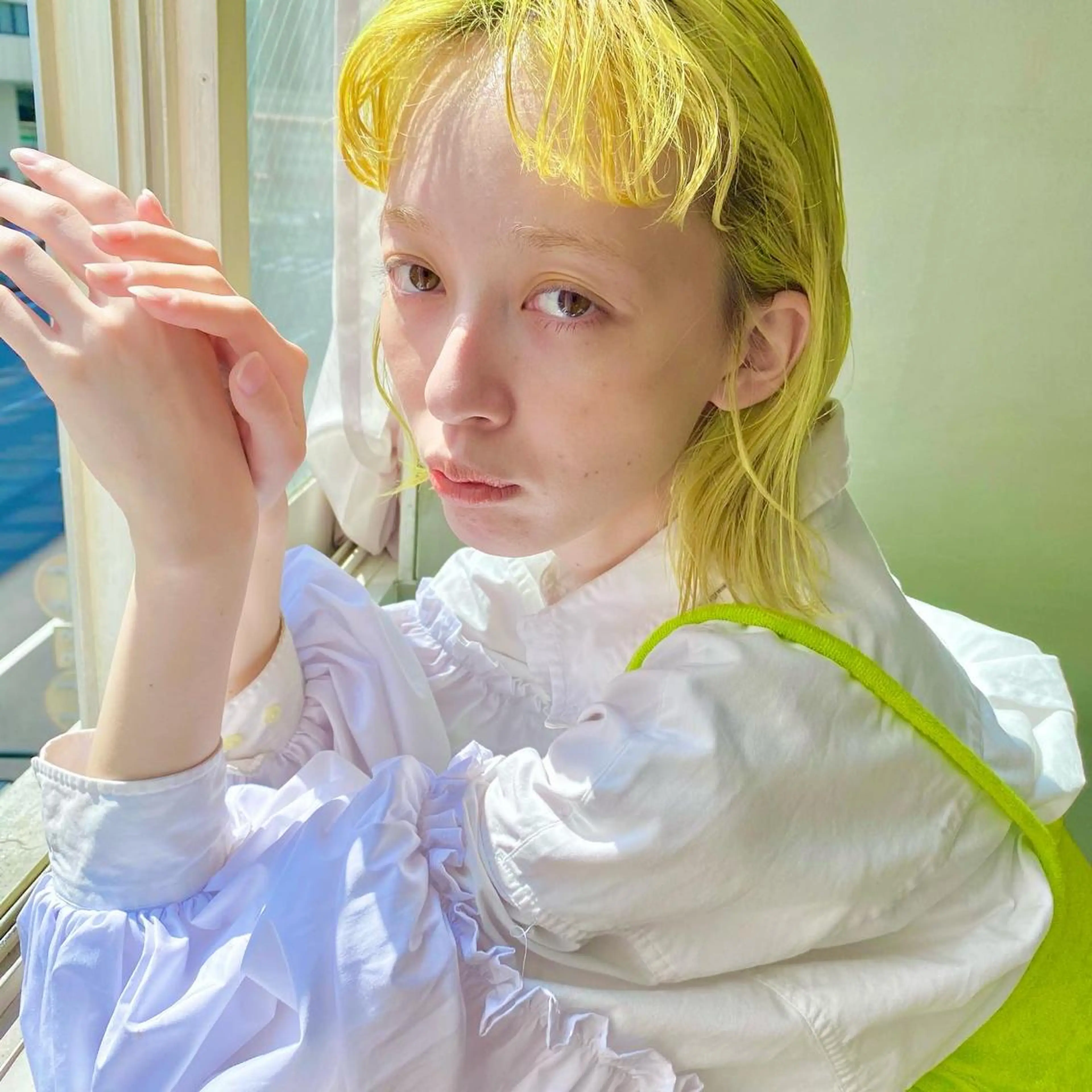 ミディアム カラー カット ヘアカラー トリートメント 梅田ハイトーン チダ ヒナノのヘアスタイル