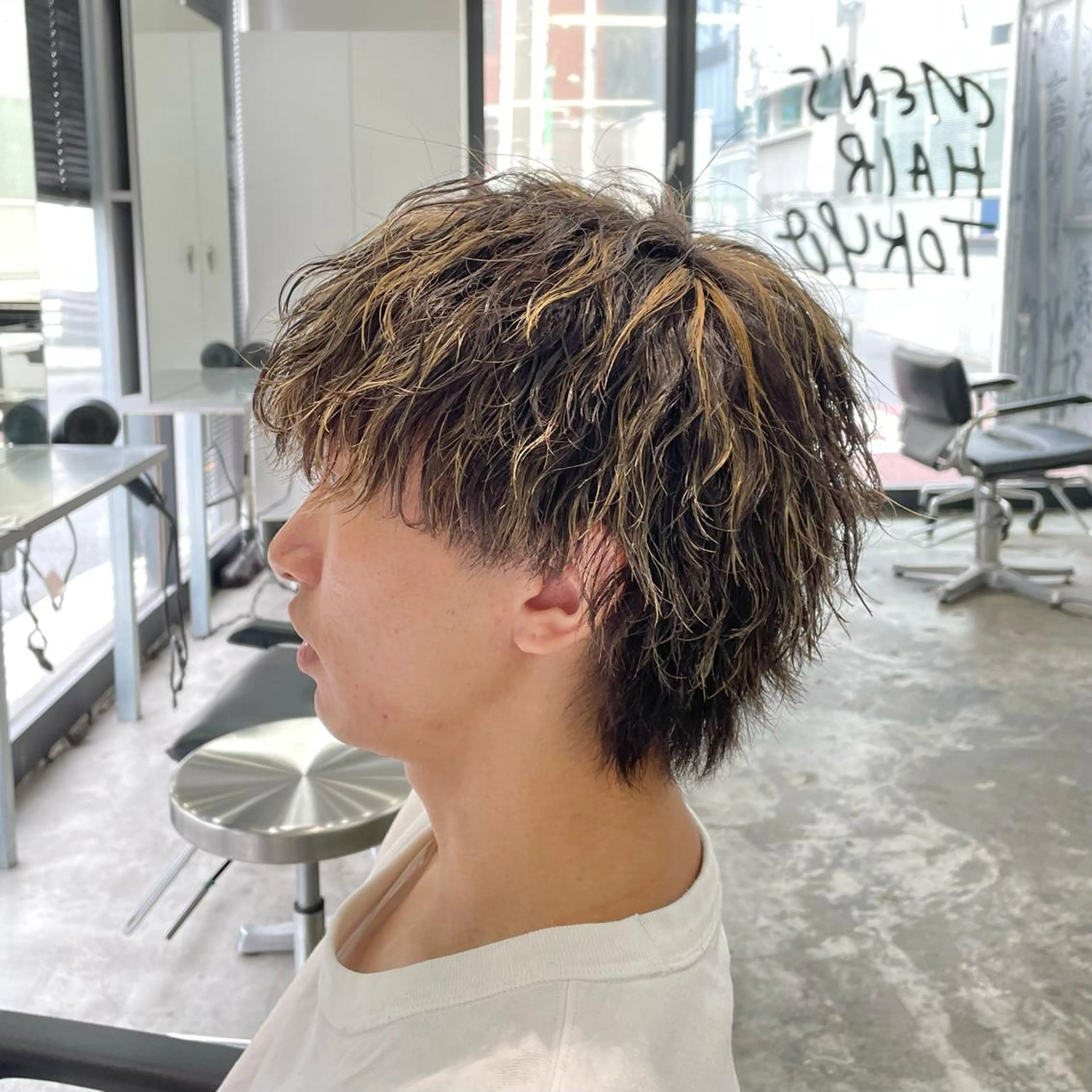 ショート カラー パーマ メンズ メンズハイライト 波巻きパーマ ハイライトカラー ハイライト カット ヘアカラー パーマ メンズ特化美容師/ 藤戸 椋のヘアスタイル