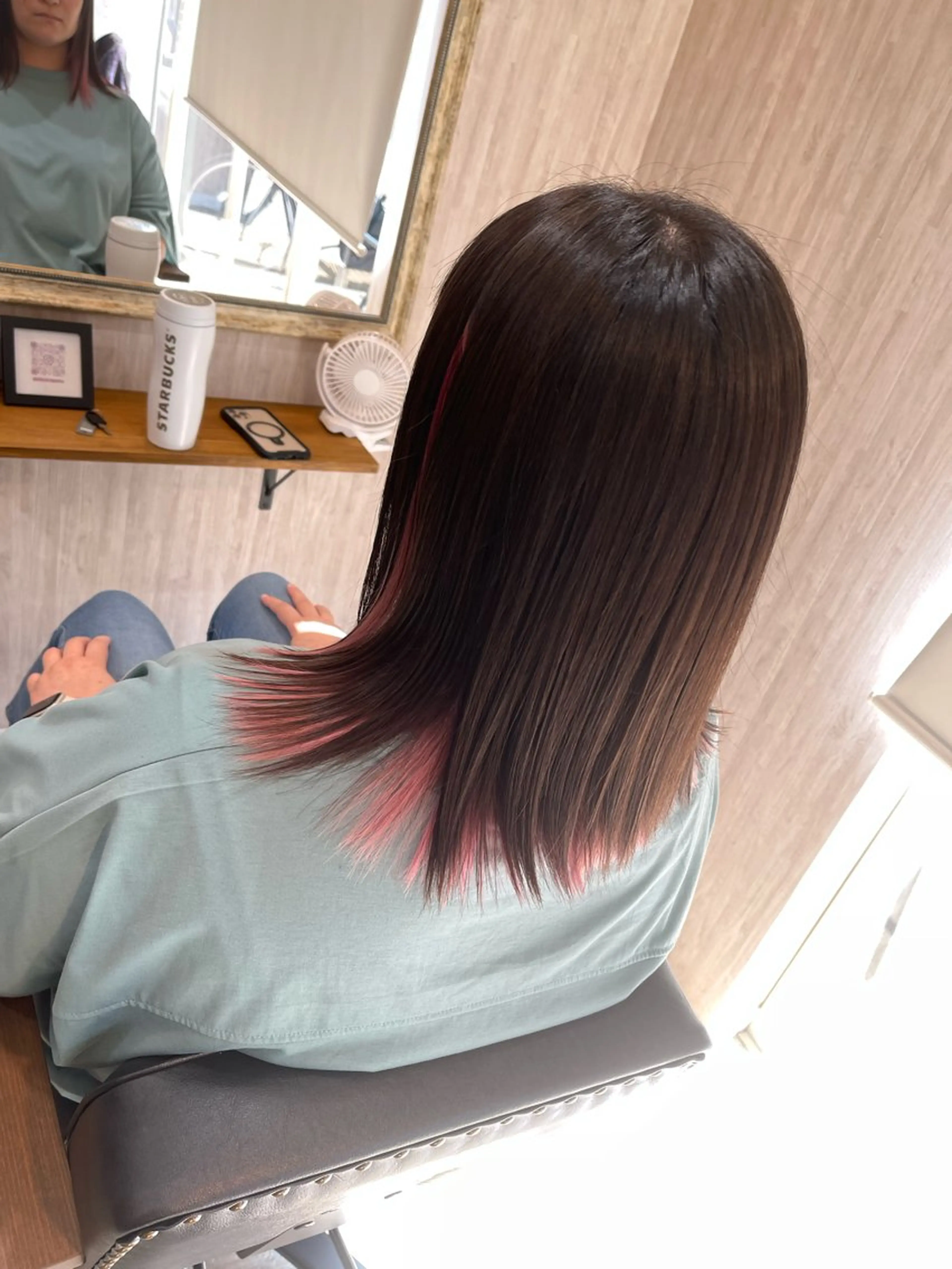 セミロング カラー ブリーチ インナーカラー ピンクカラー カット ヘアカラー トリートメント marou 新柏のヘアスタイル