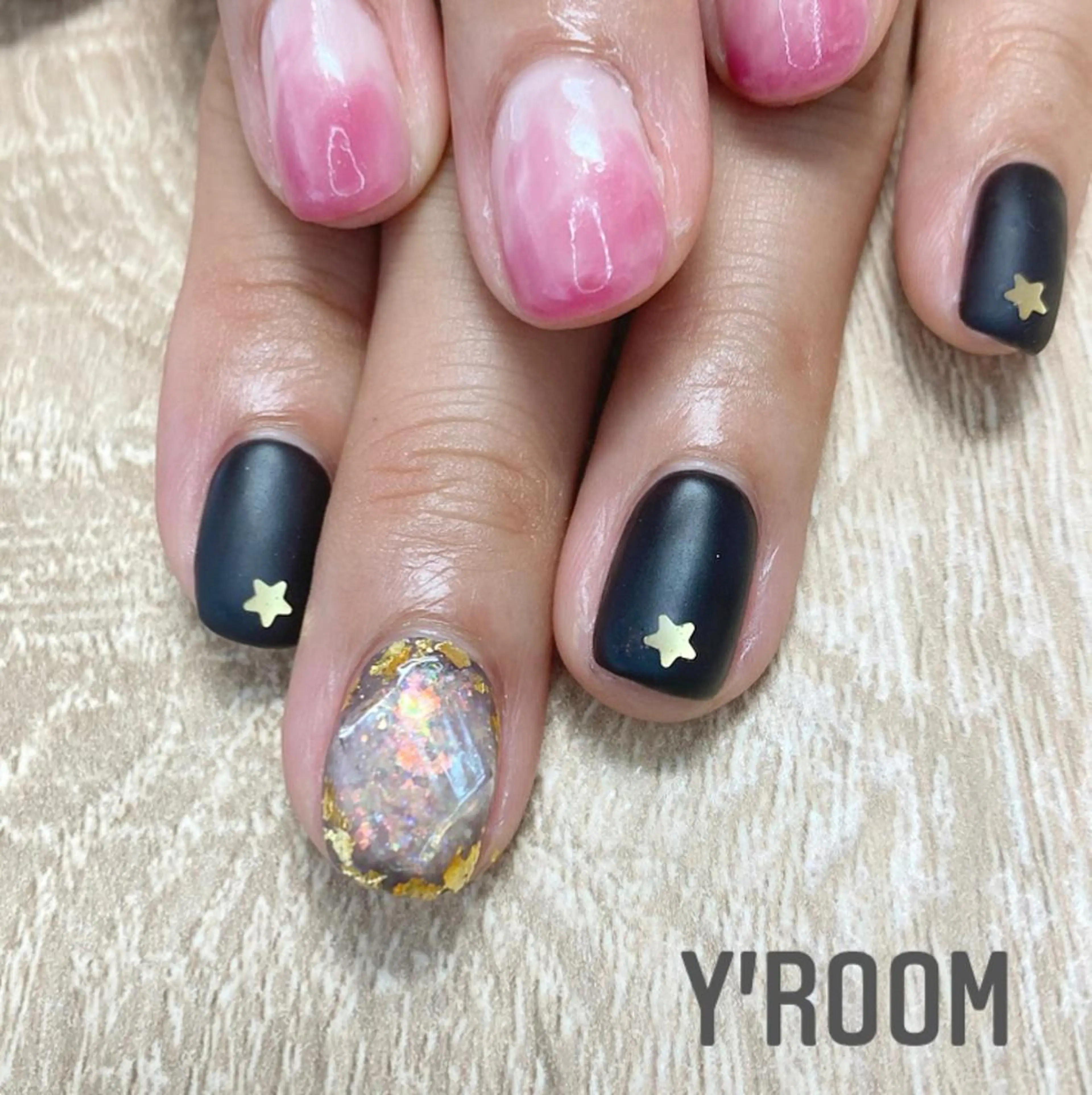 ネイル オーロラネイル フラッシュネイル ジェルネイル 氷ネイル・うるうるネイル マグネットネイル YUKA （ネイリスト）のネイルデザイン