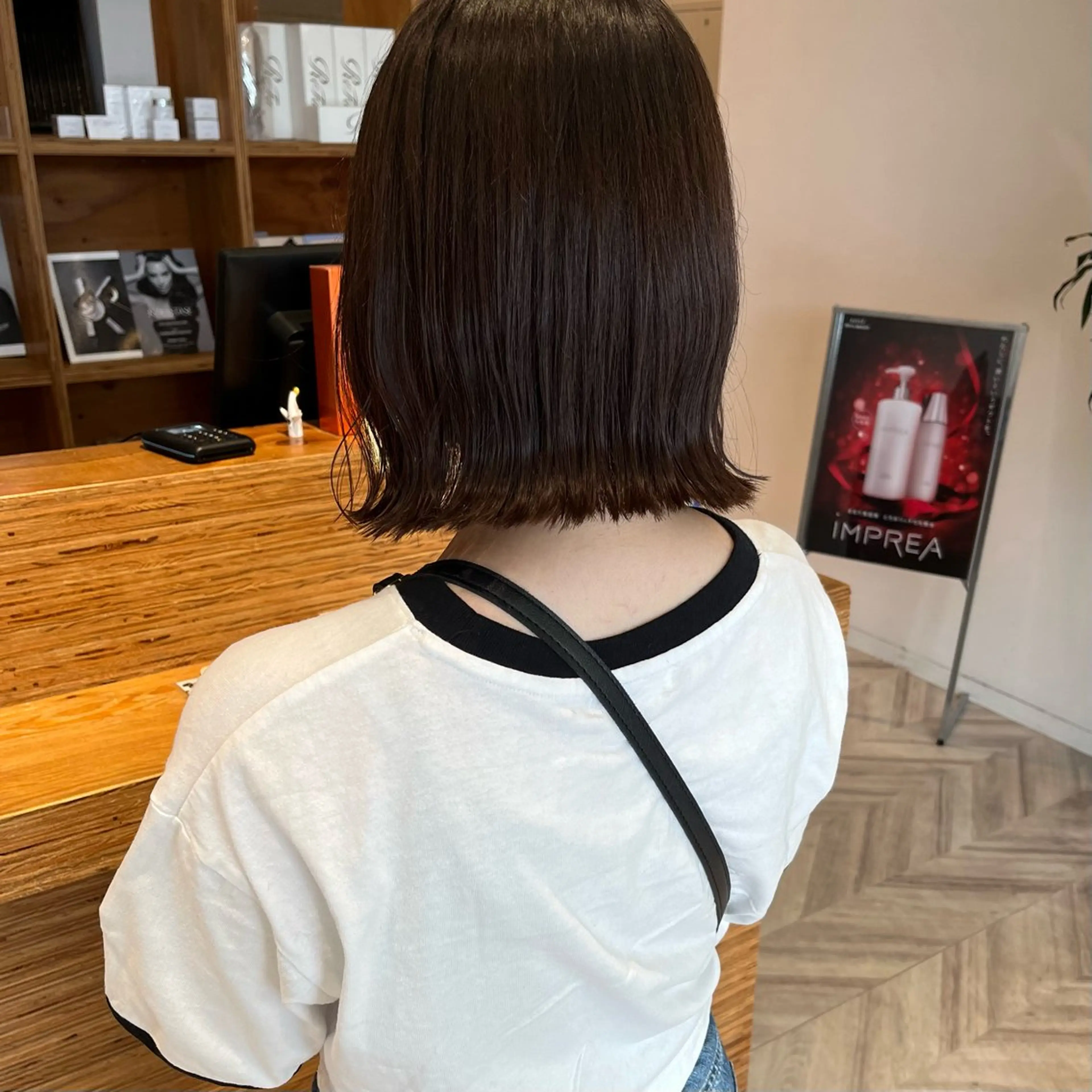 ショート 切りっぱなしボブ ボブ 外ハネヘア カット ヘアカラー トリートメント ボブ/透明感カラー /坂口恵梨子のヘアスタイル