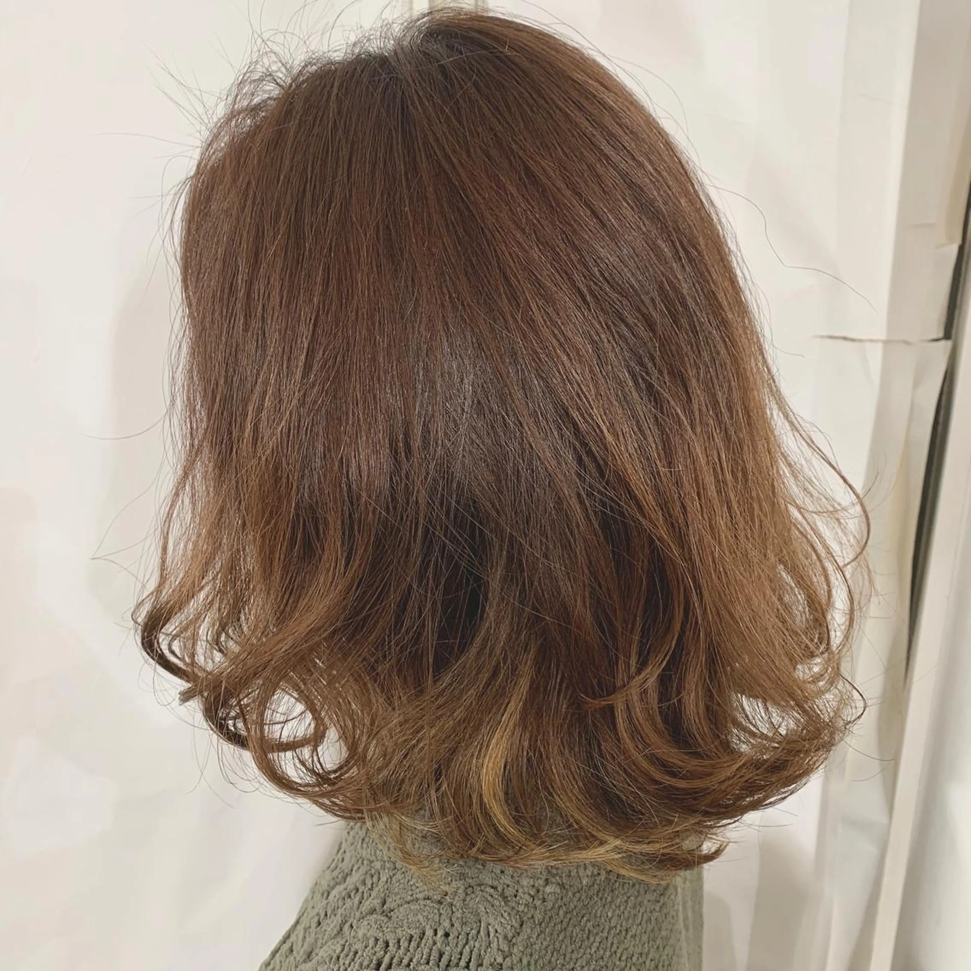ミディアム カラー ハイライトカラー ハイライト カット ヘアカラー 加藤 綾華のヘアスタイル