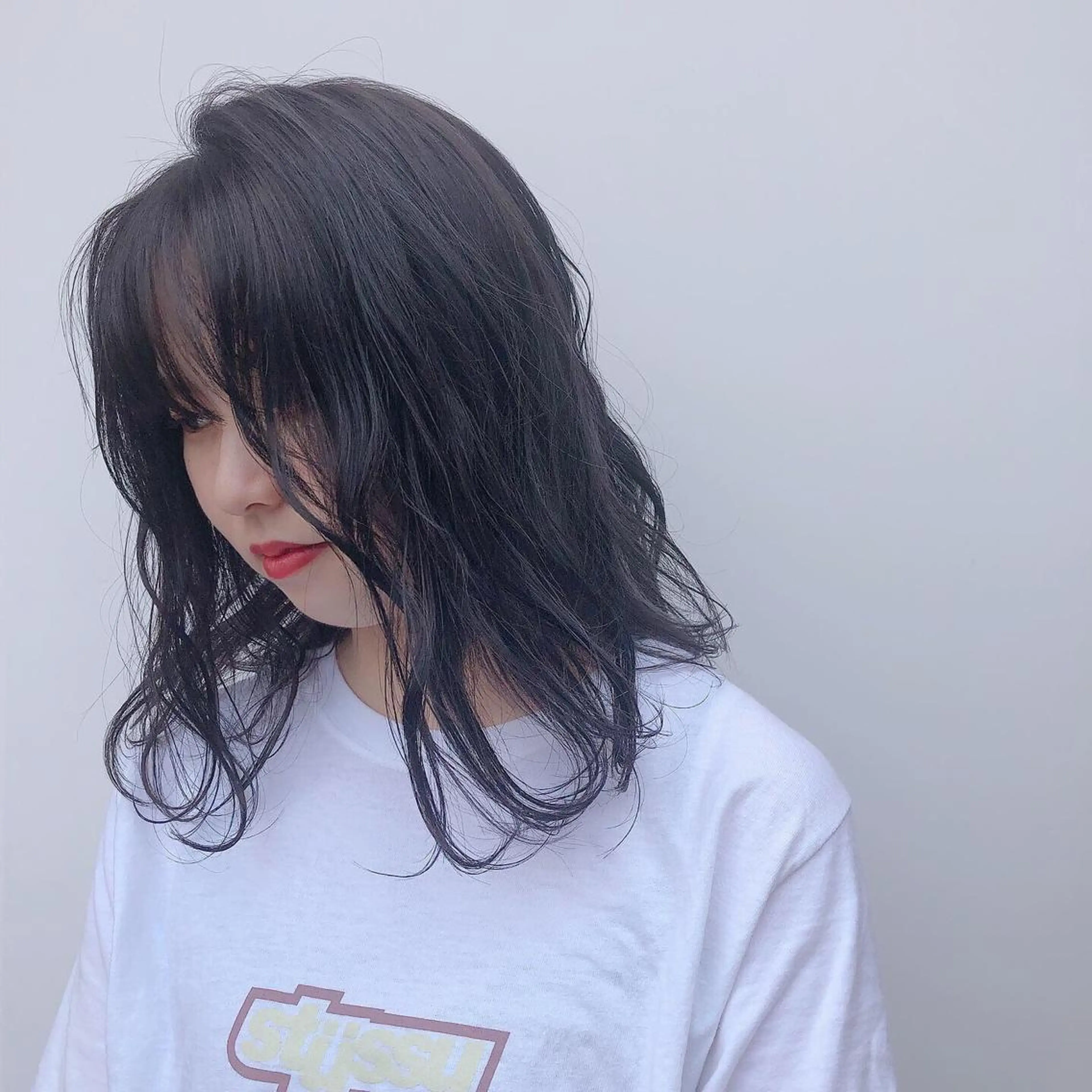 セミロング カラー ブルーカラー ブルーラベンダー グラデーションカラー グレージュ ラベンダーカラー 古屋 花織のヘアスタイル