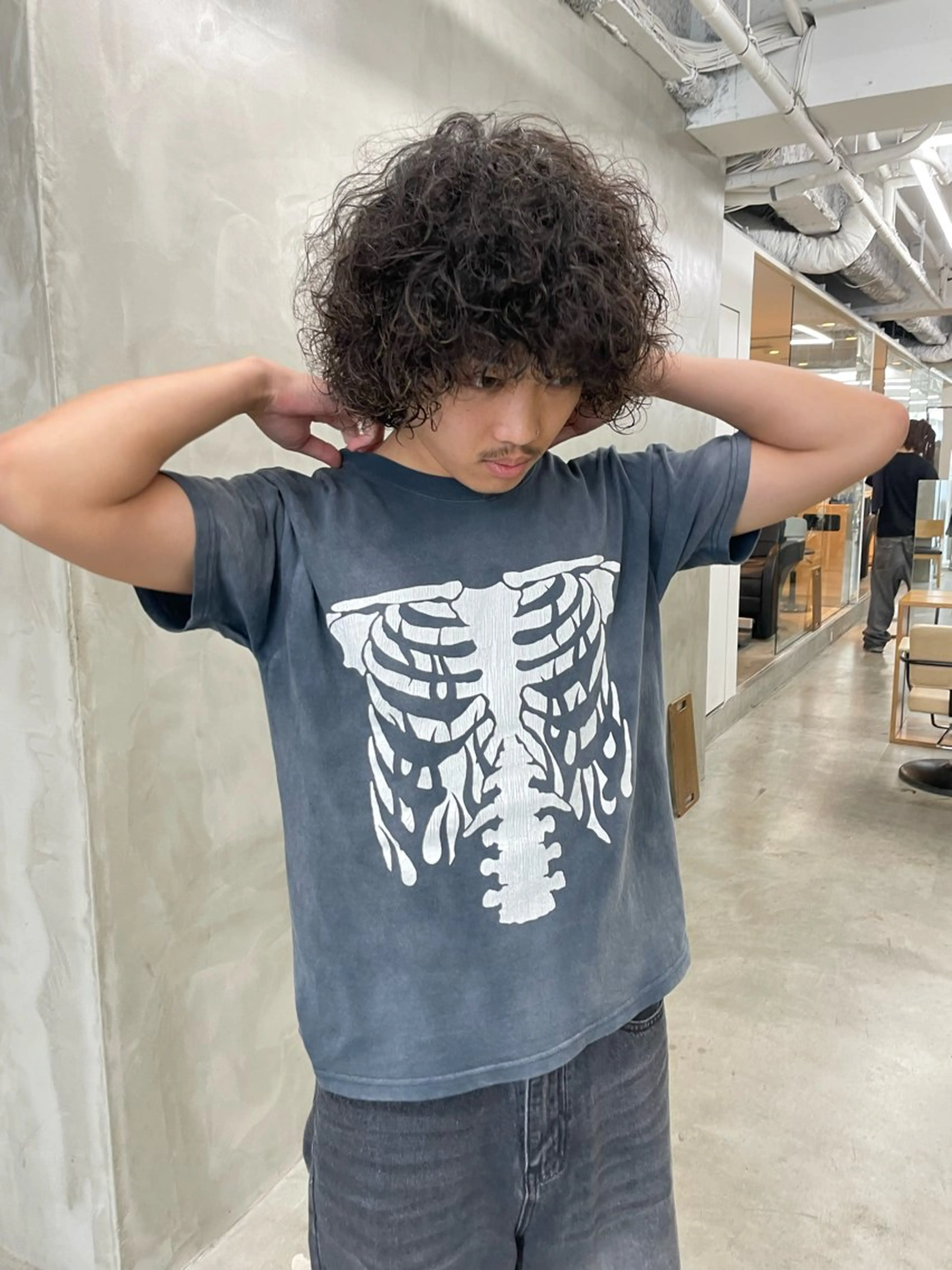 ミディアム パーマ メンズ ミディアムパーマ メンズパーマ プードルパーマ プードルパーマ スパイラルパーマ カット パーマ トリートメント スパイラルパーマ 🌐hina⭐️のヘアスタイル