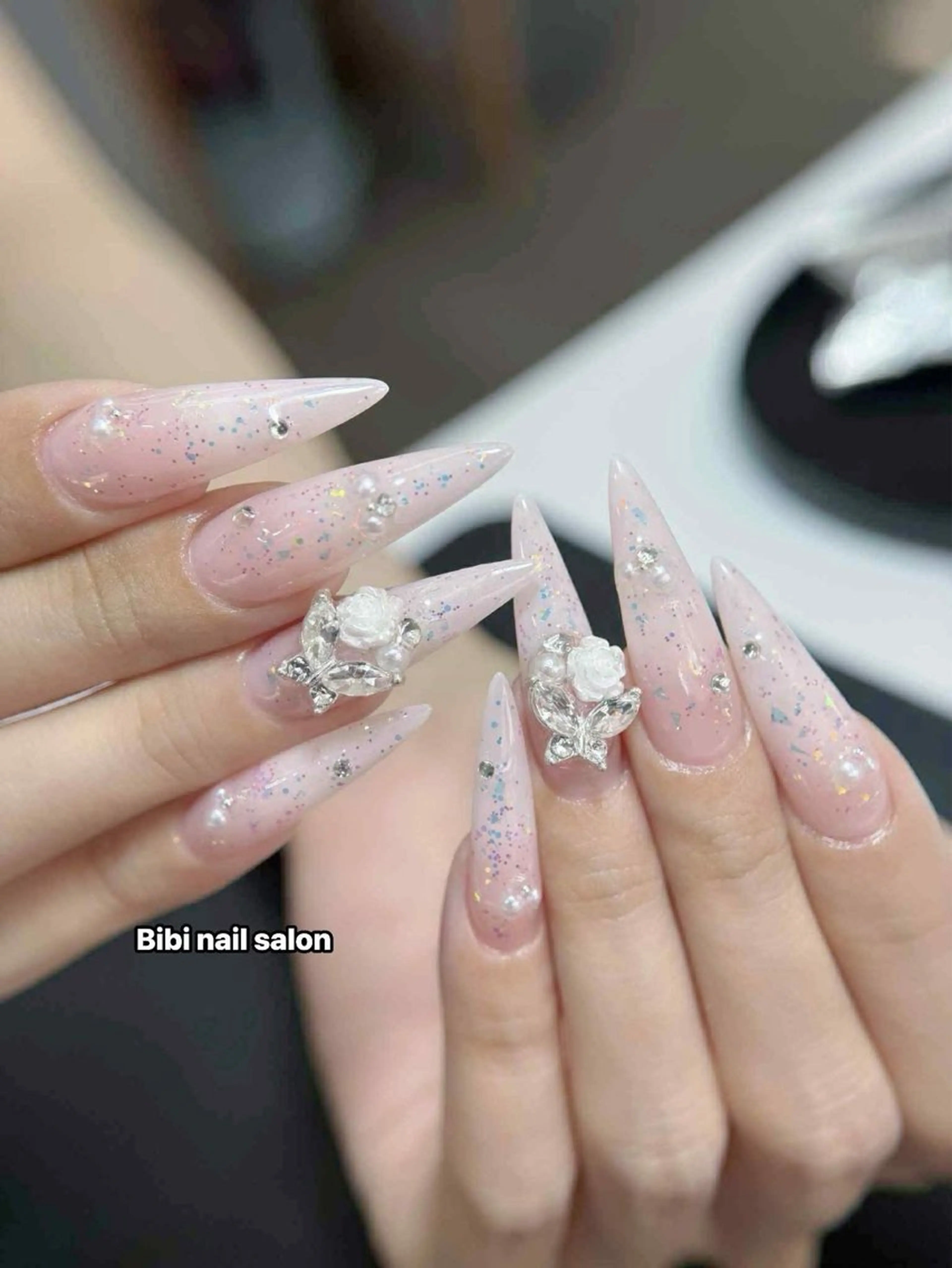 ロング ハンドネイル Bibi beauty spa Osaka所属・Chann Channのネイルデザイン