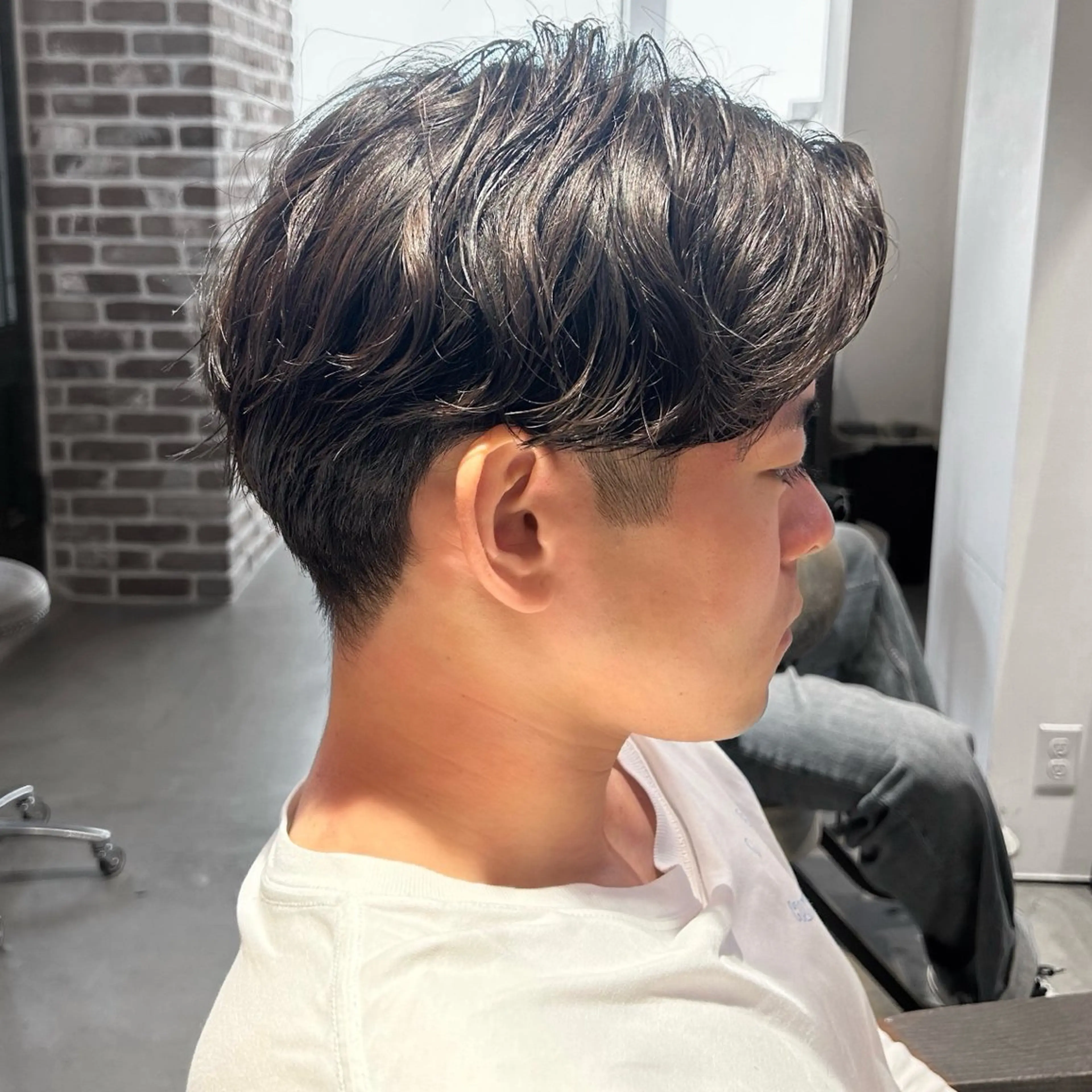 メンズ アイブロウ メンズパーマ メンズツイストパーマ 刈り上げ 波巻きパーマ メンズアイブロウ Any所属・メンズ専門美容師 MIUのヘアスタイル