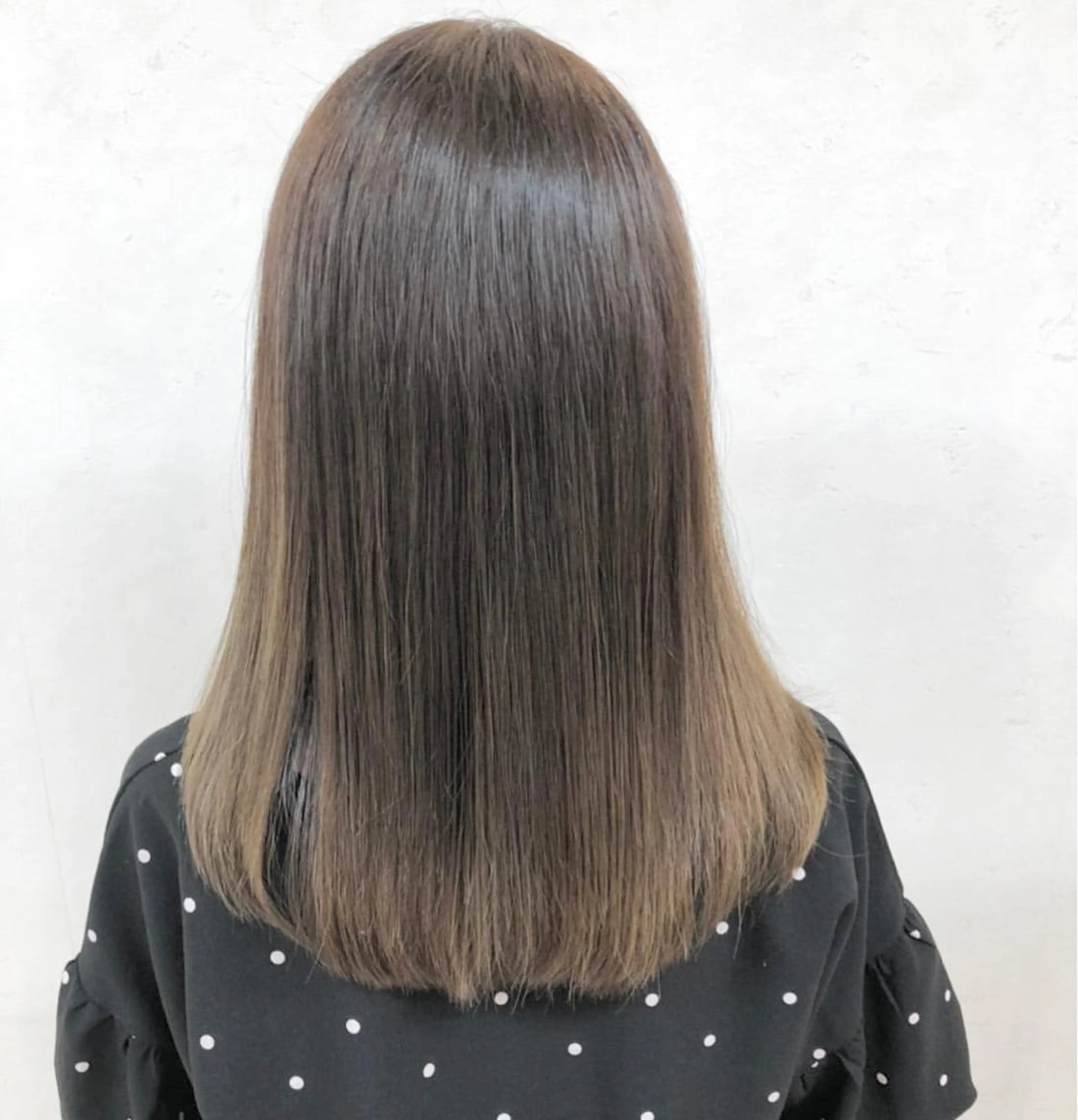 セミロング 縮毛矯正 透明感ハイライト◎ 伊藤夏海のヘアスタイル