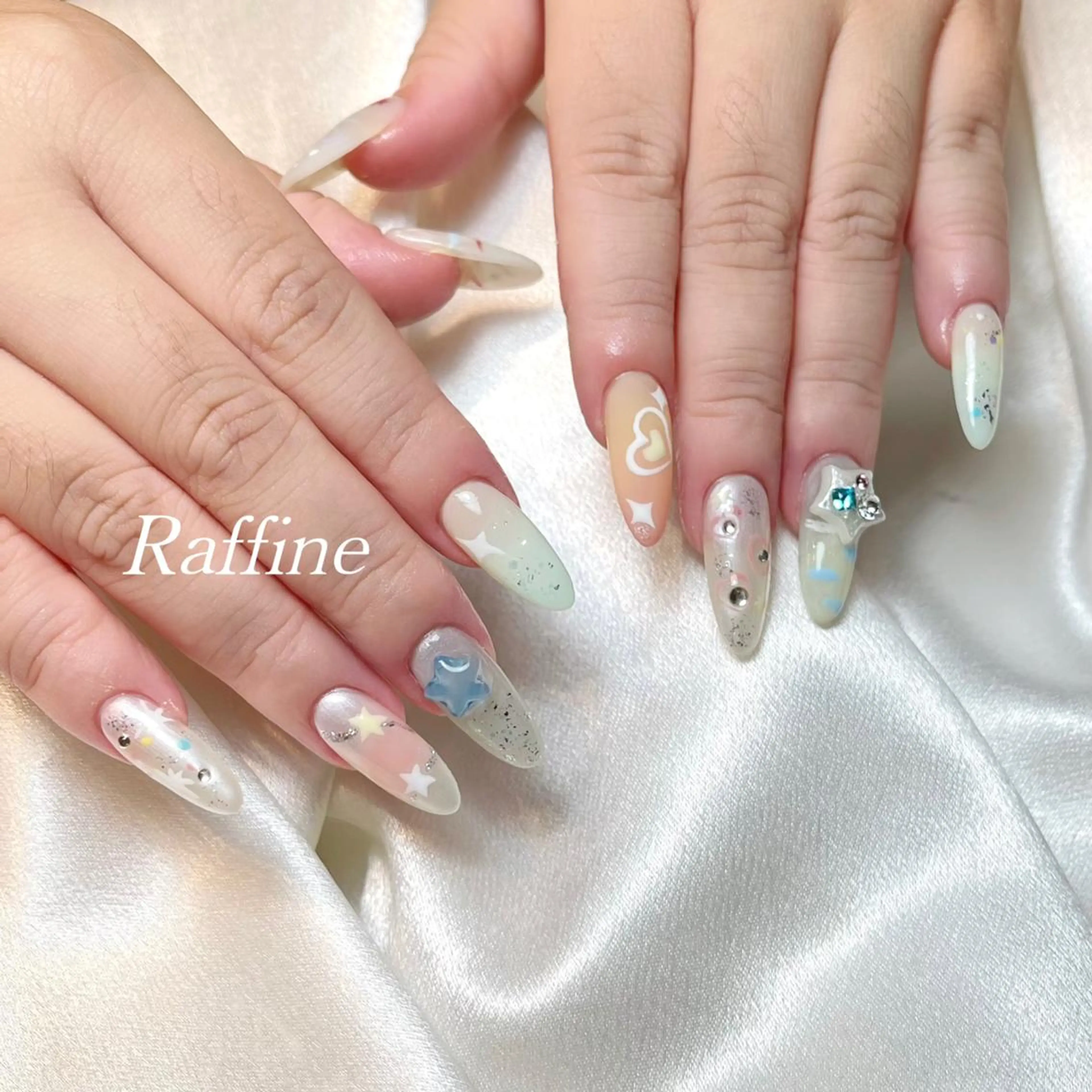ネイル RAFFINE haru🦋🩵のネイルデザイン
