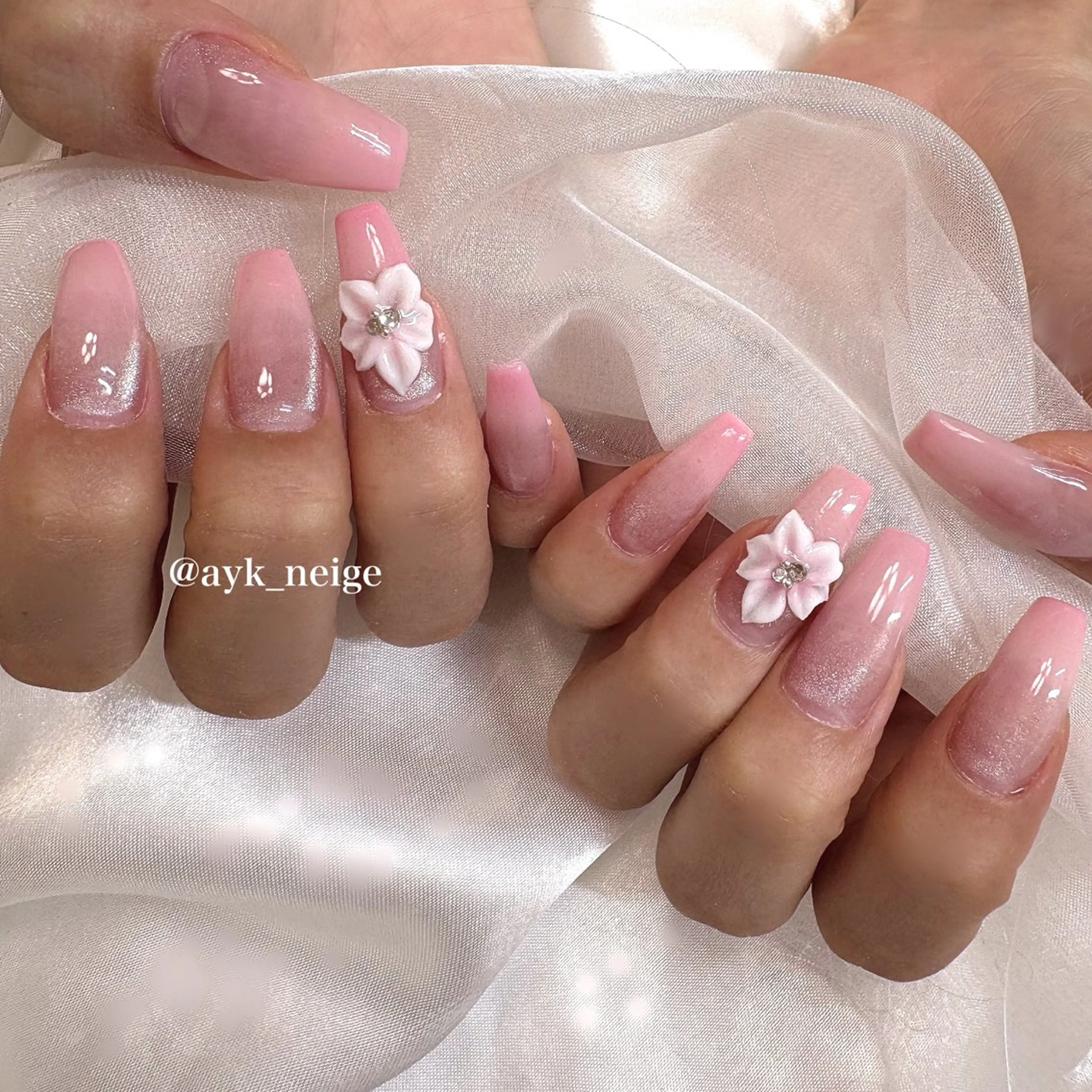 ネイル フットネイル キラキラネイル 韓国ネイル リボン シンプルネイル n'eige nail所属・大谷 綾香のネイルデザイン