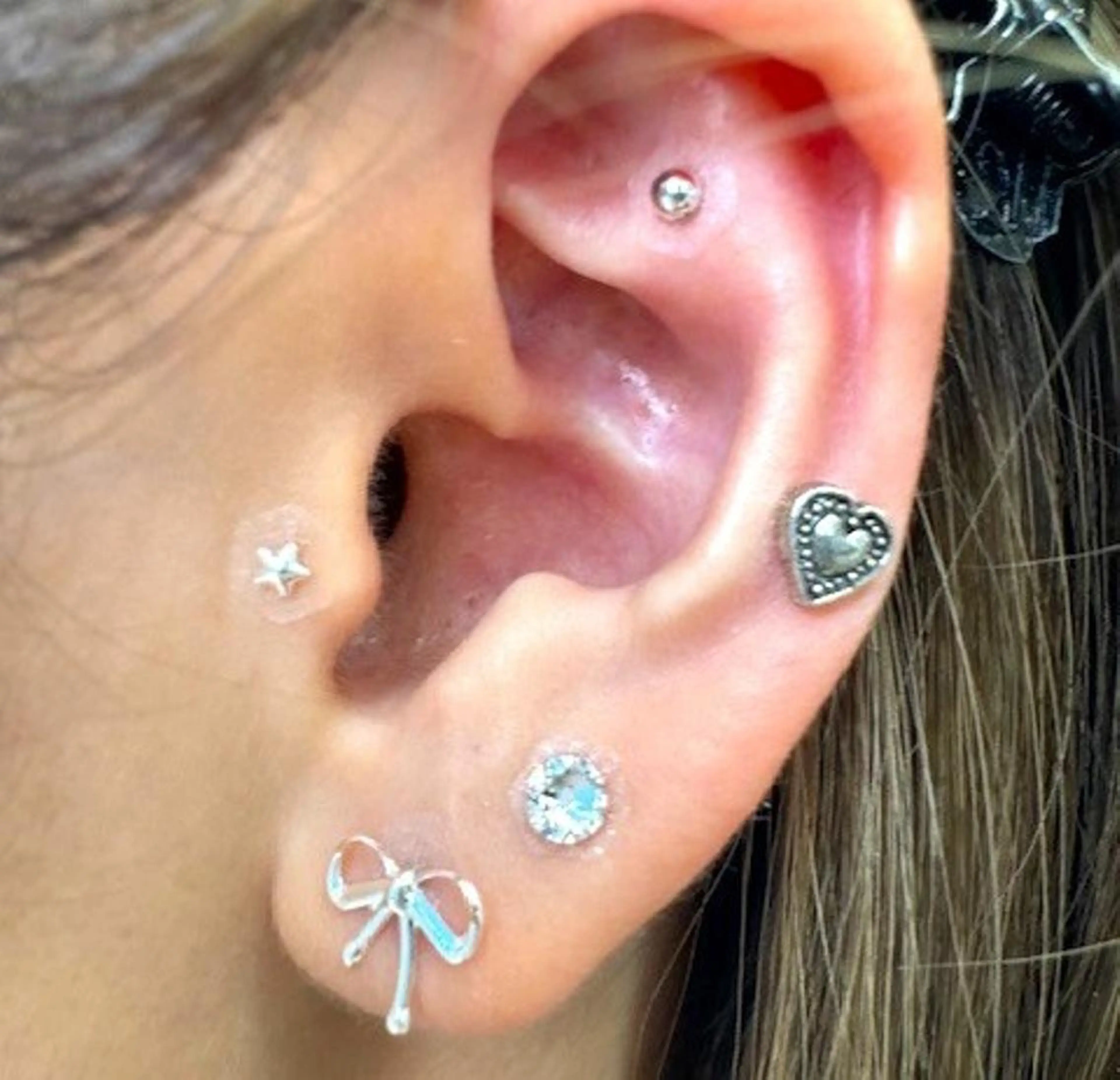 【耳ツボジュエリー】両耳10粒♪￥３３００　パーツ豊富❀痛くないシートタイプ❀の写真