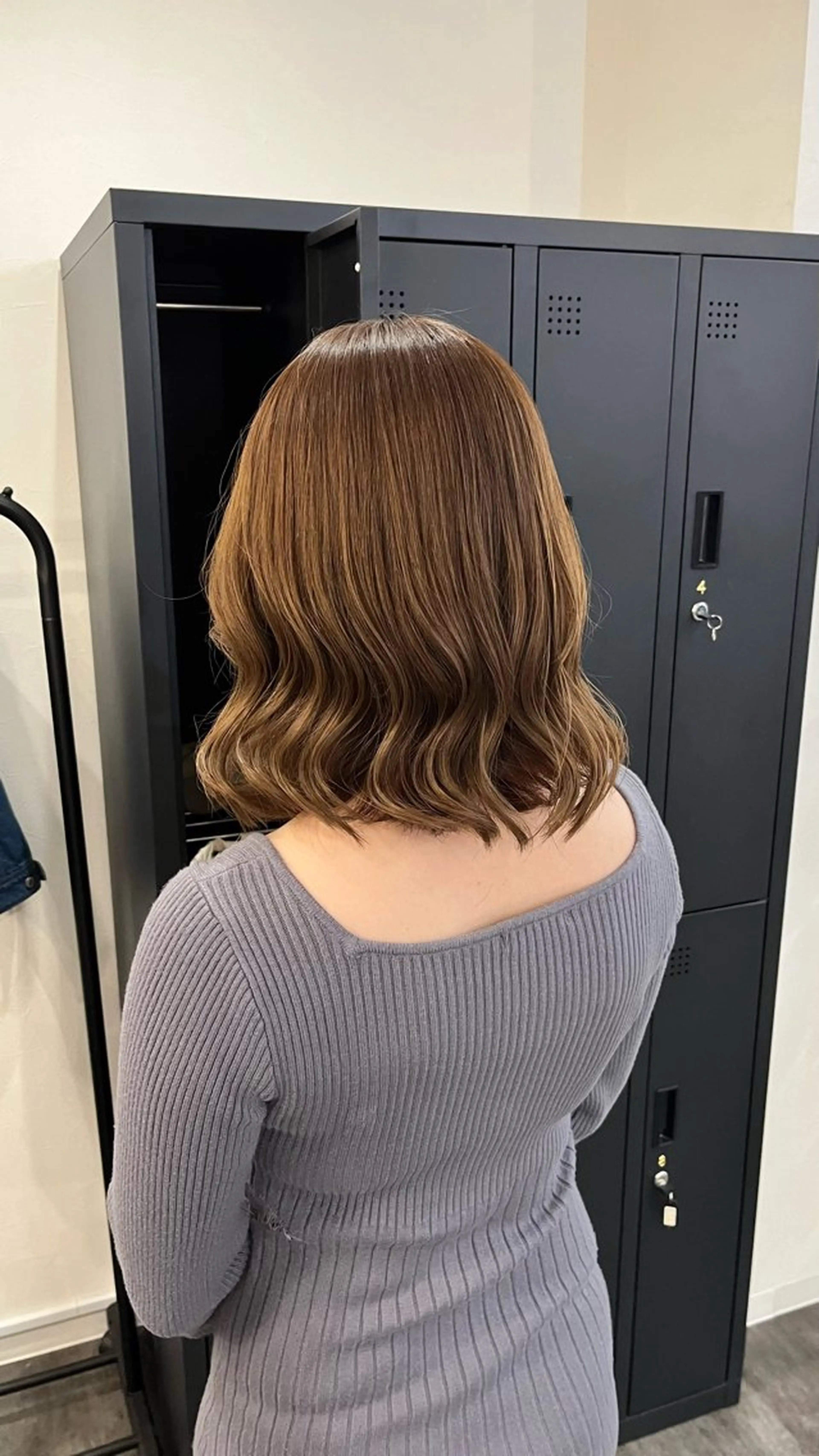 ミディアム カラー ベージュカラー ブリーチ ケアブリーチ 透明感カラー ミルクティーベージュ ヘアカラー トリートメント Lilith所属・安藤 誠斗のヘアスタイル