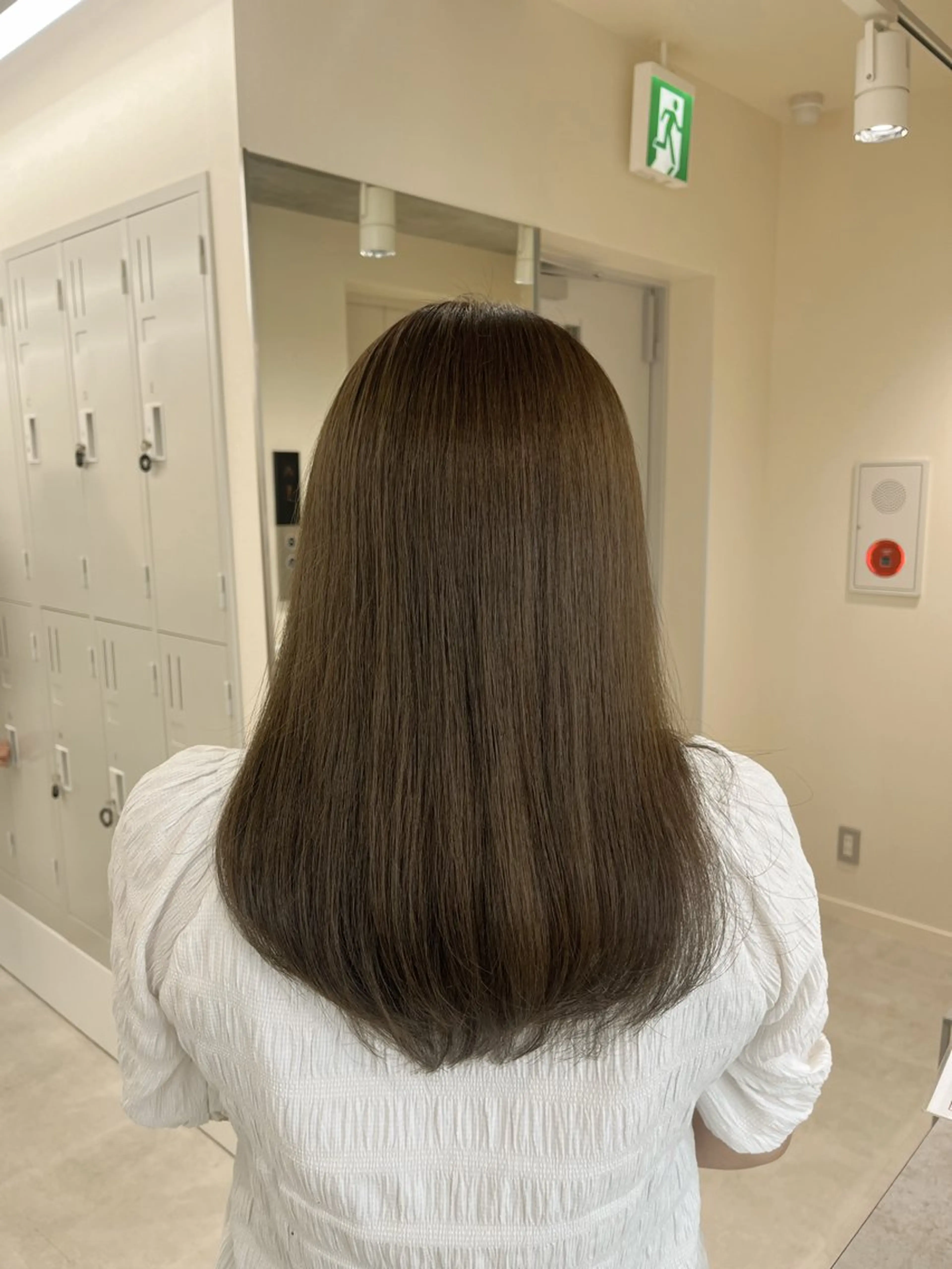 セミロング カラー ベージュカラー ユイナ 🕊NaVI ベージュ/透明感のヘアスタイル