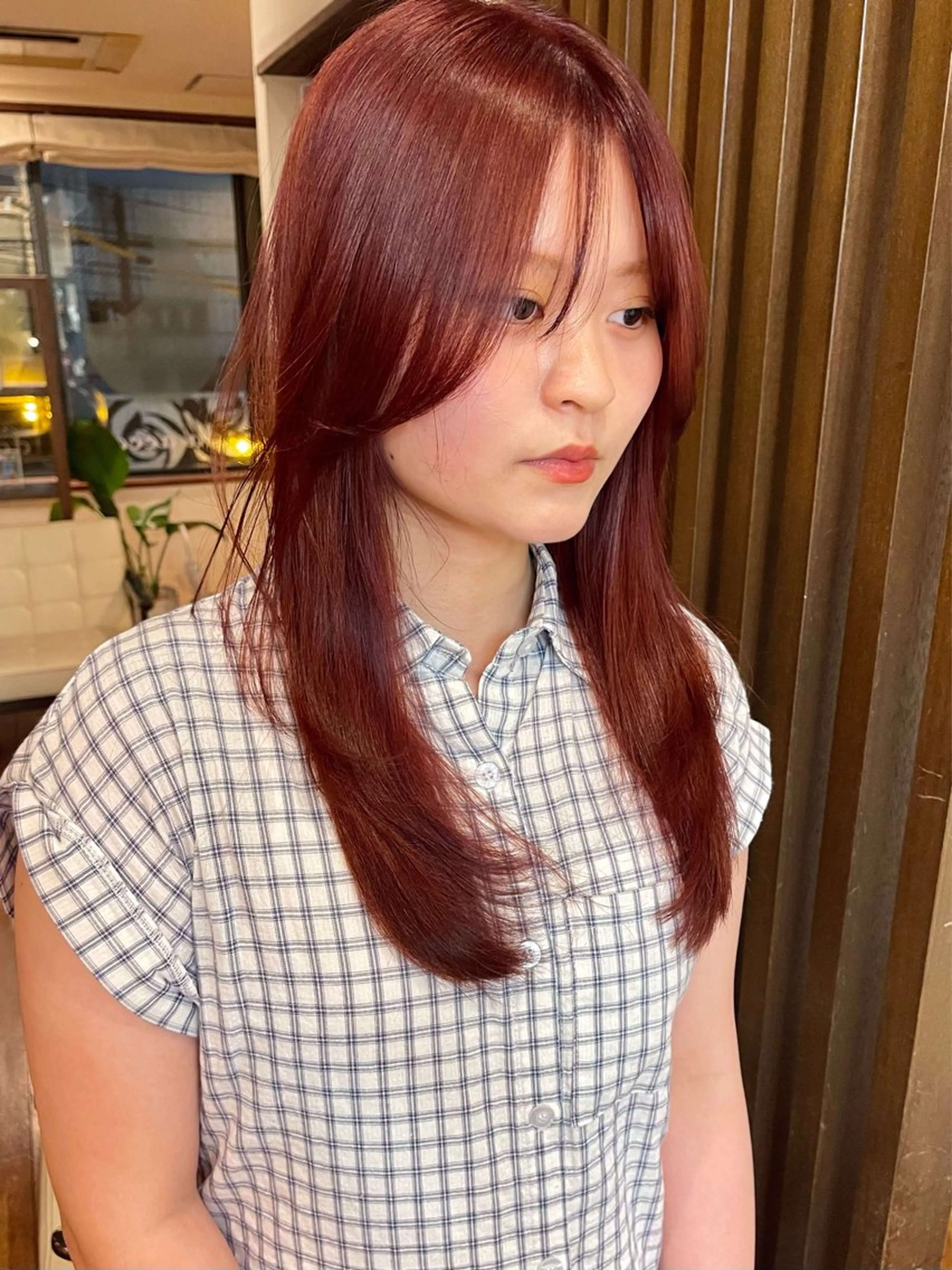 ロング カラー カシス レッドカラー カット ヘアカラー トリートメント 髪質改善ｶﾗｰ ｹｱﾌﾞﾘｰﾁ/ﾀﾑのヘアスタイル