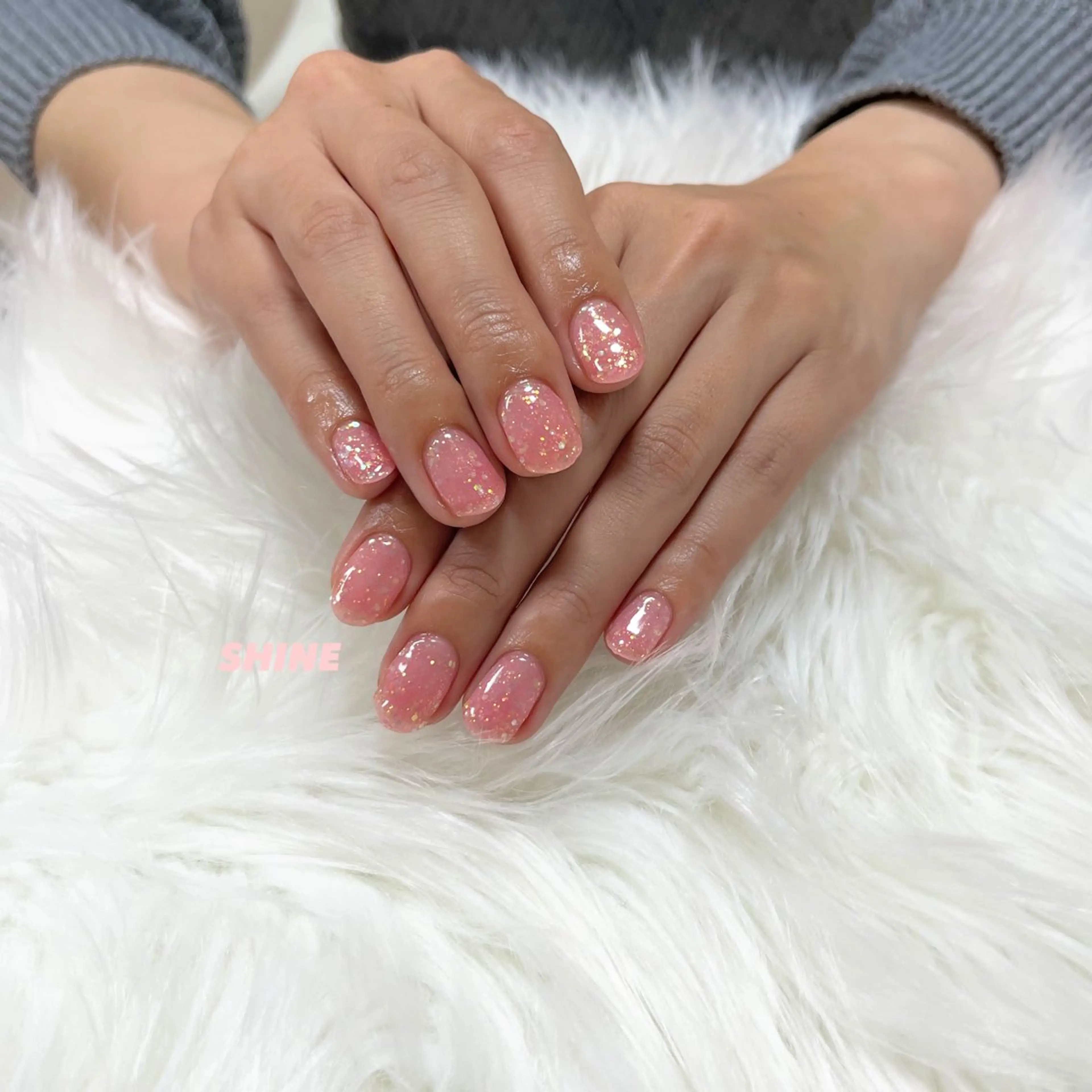 ネイル 氷ネイル・うるうるネイル ワンカラーネイル ピンク ハンドネイル SHINE nail salonのネイルデザイン