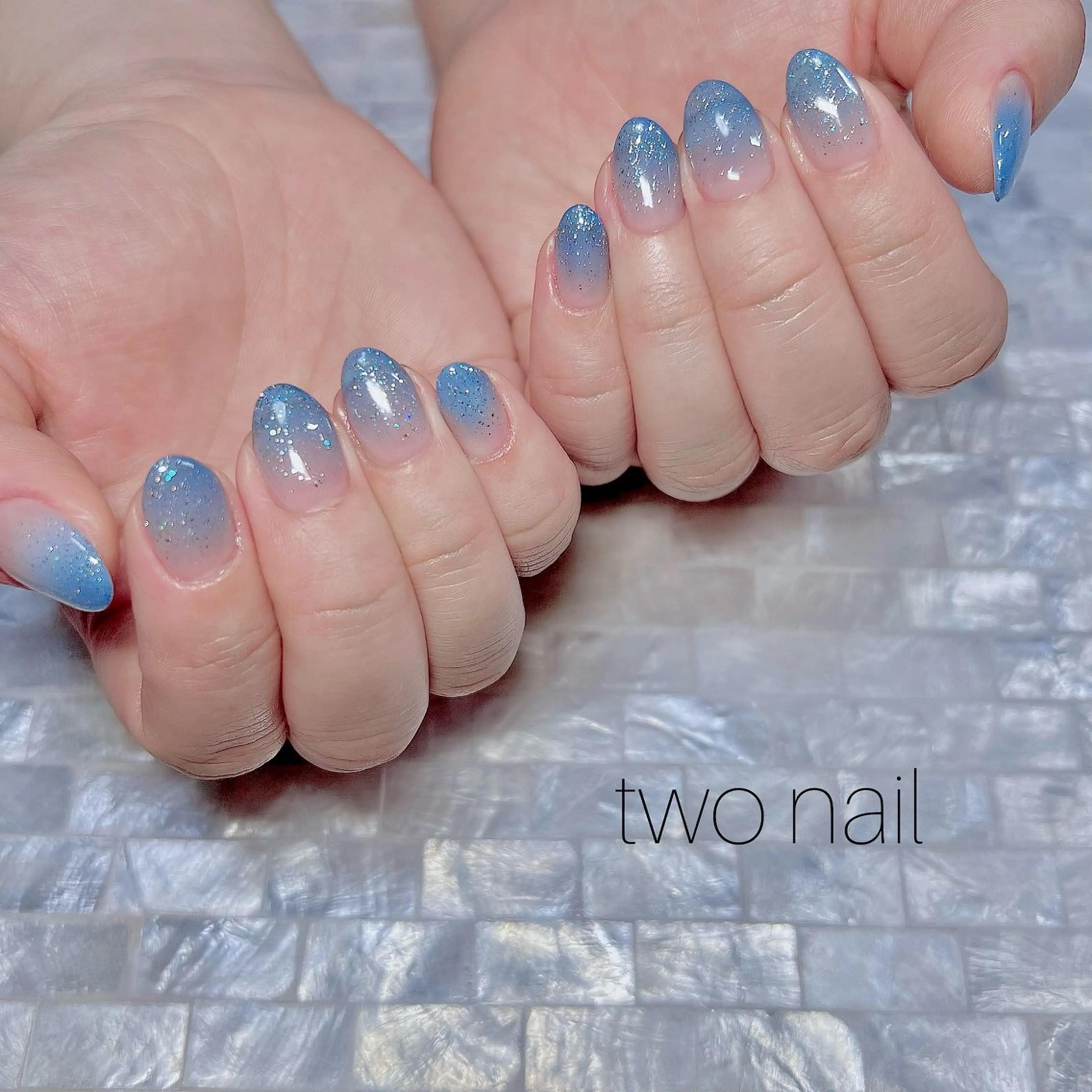 ネイル キラキラネイル ネイルチップ ホワイト ハンドネイル two nailのネイルデザイン