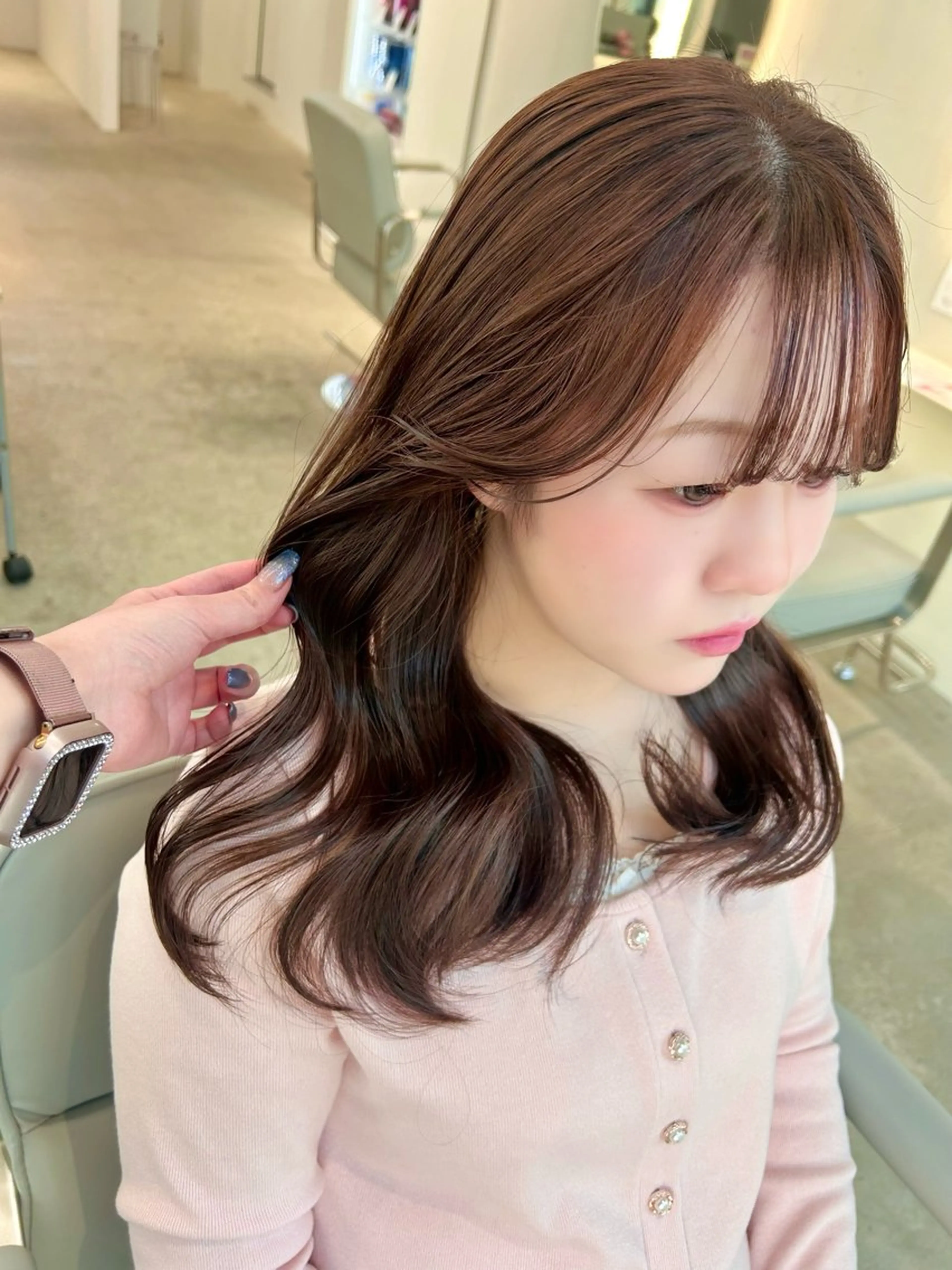 セミロング カラー ベージュカラー ブリーチ ブリーチなしカラー ピンクカラー ピンクベージュ 透明感×艶髪/ 韓国レイヤー／MIOのヘアスタイル