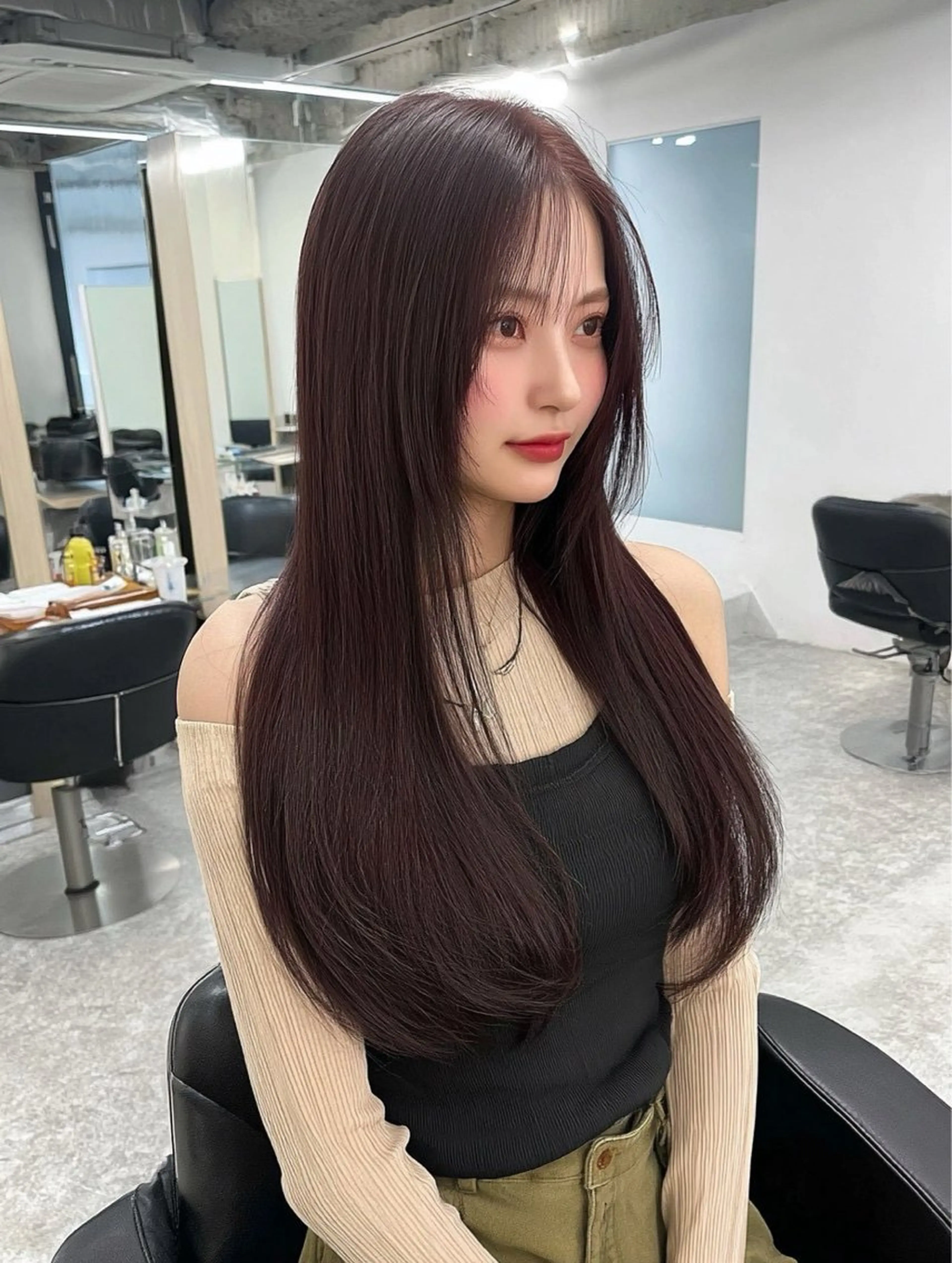 ロング カット ヘアカラー 越川 友美子のヘアスタイル