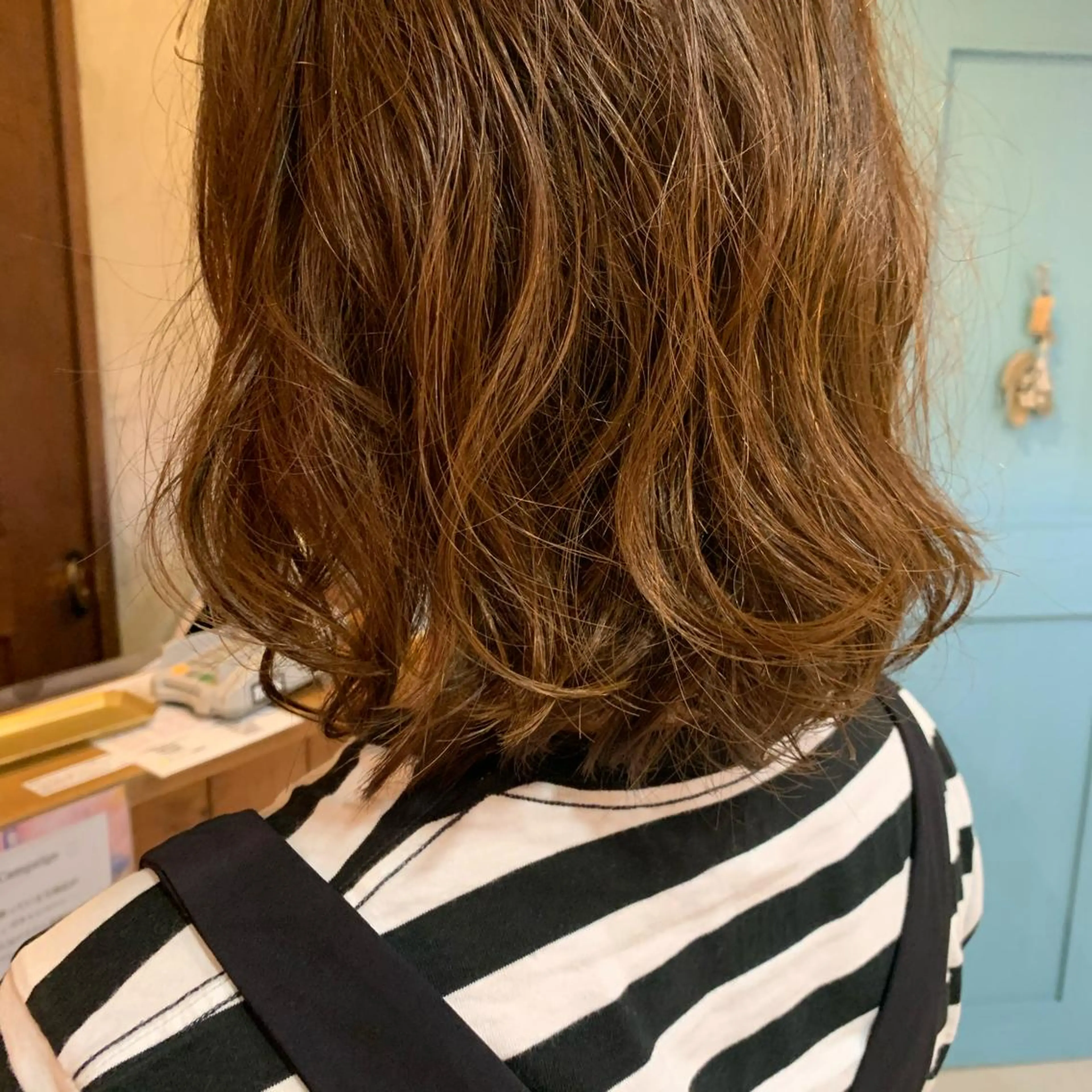 ミディアム カラー パーマ ミディアムパーマ ベージュカラー レイヤー/韓国ヘア 杉浦結梨のヘアスタイル