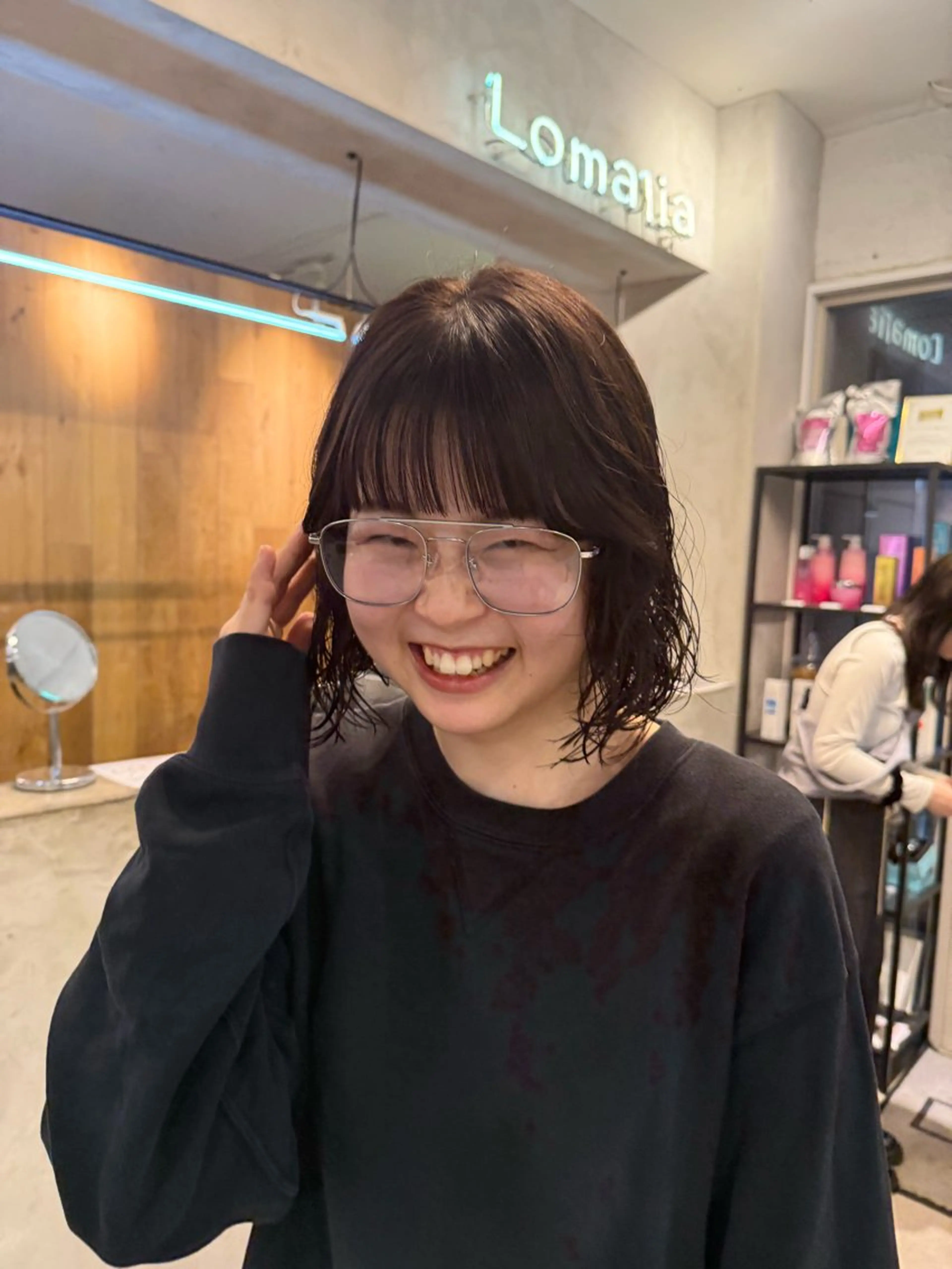 ショート カラー パーマ ミルクティー× グレージュMOMOのヘアスタイル